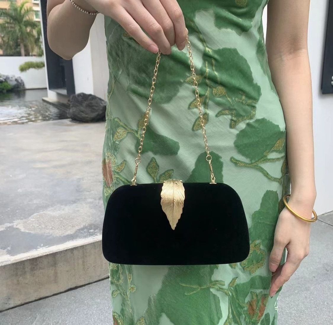 FOUORTUNATE-BEE Abendtasche Damen Abendtasche aus Velours mit Kette – Elegant & Modern, Clutch & Umhängetasche für Abend, Party und festliche Anlässe