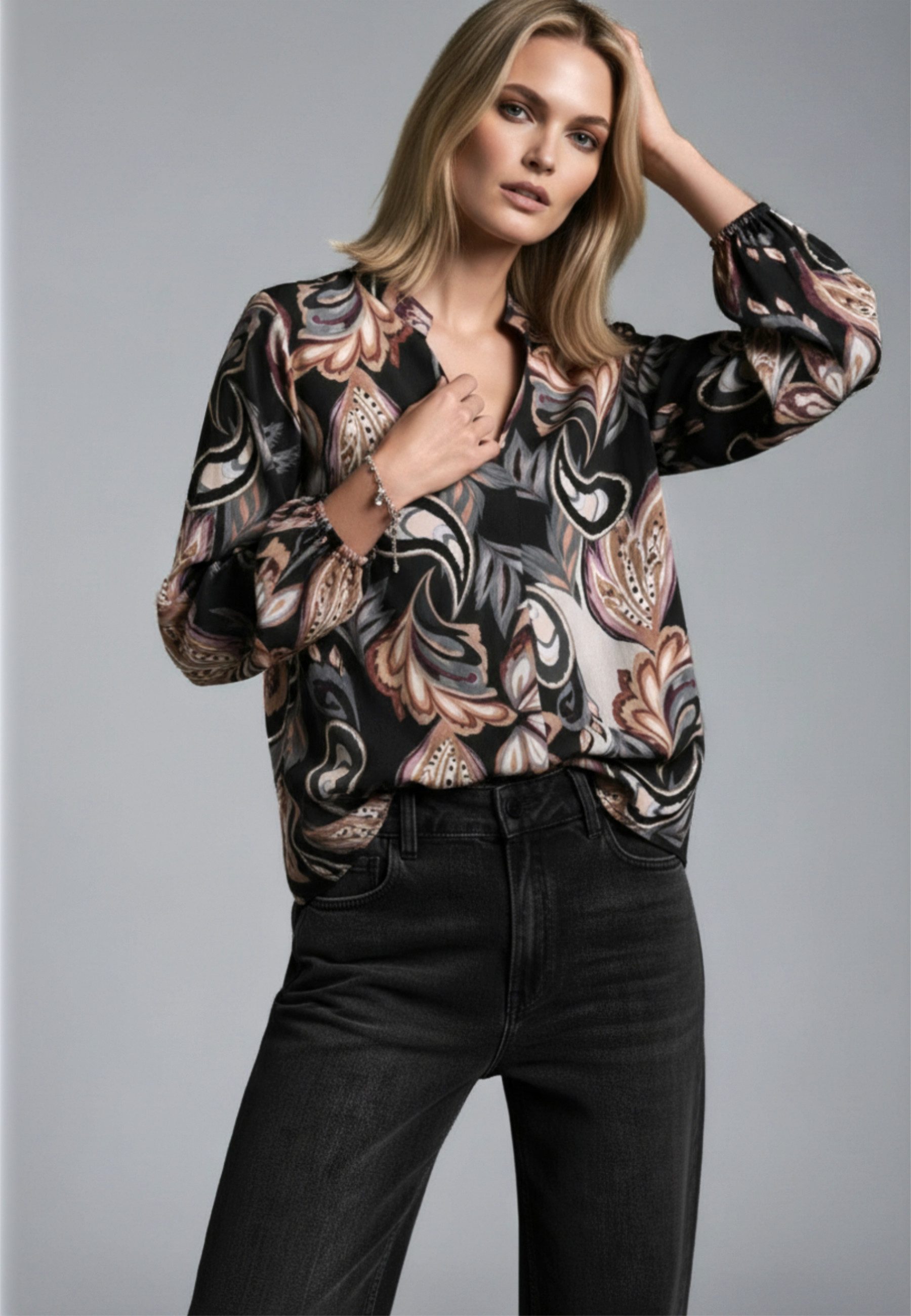 Andijamo-Fashion Schlupfbluse MIDNIGHT Ausdrucksvoller Paisley Blumendruck, femine Silhouette