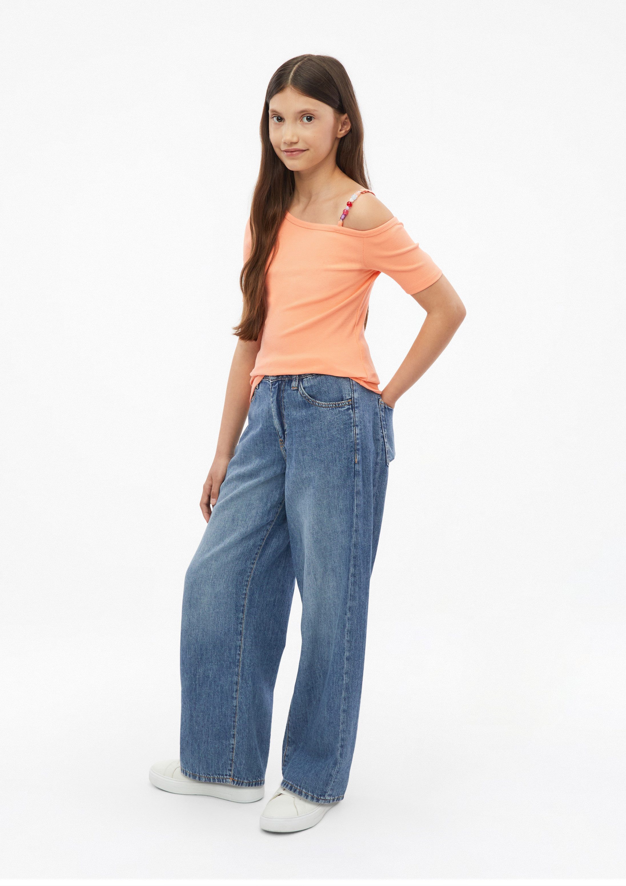 s.Oliver Kurzarmshirt T-Shirt Rippshirt mit asymmetrischem Ausschnitt und Schmuckperlen