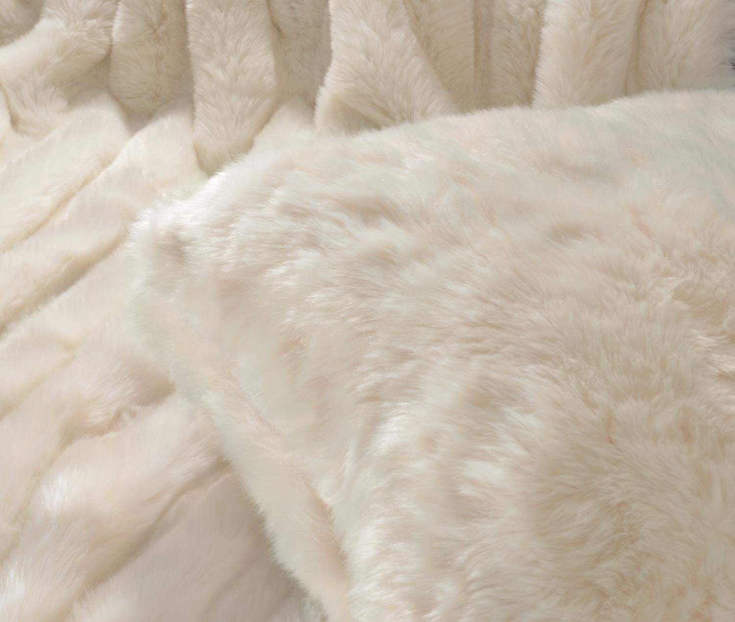 Wohnen und Accessoires GmbH & Co. KG Fellkissen Fellkissen (Kunstfell) "Kaninchen creme-weiß" Premium superfein, Felloptik
