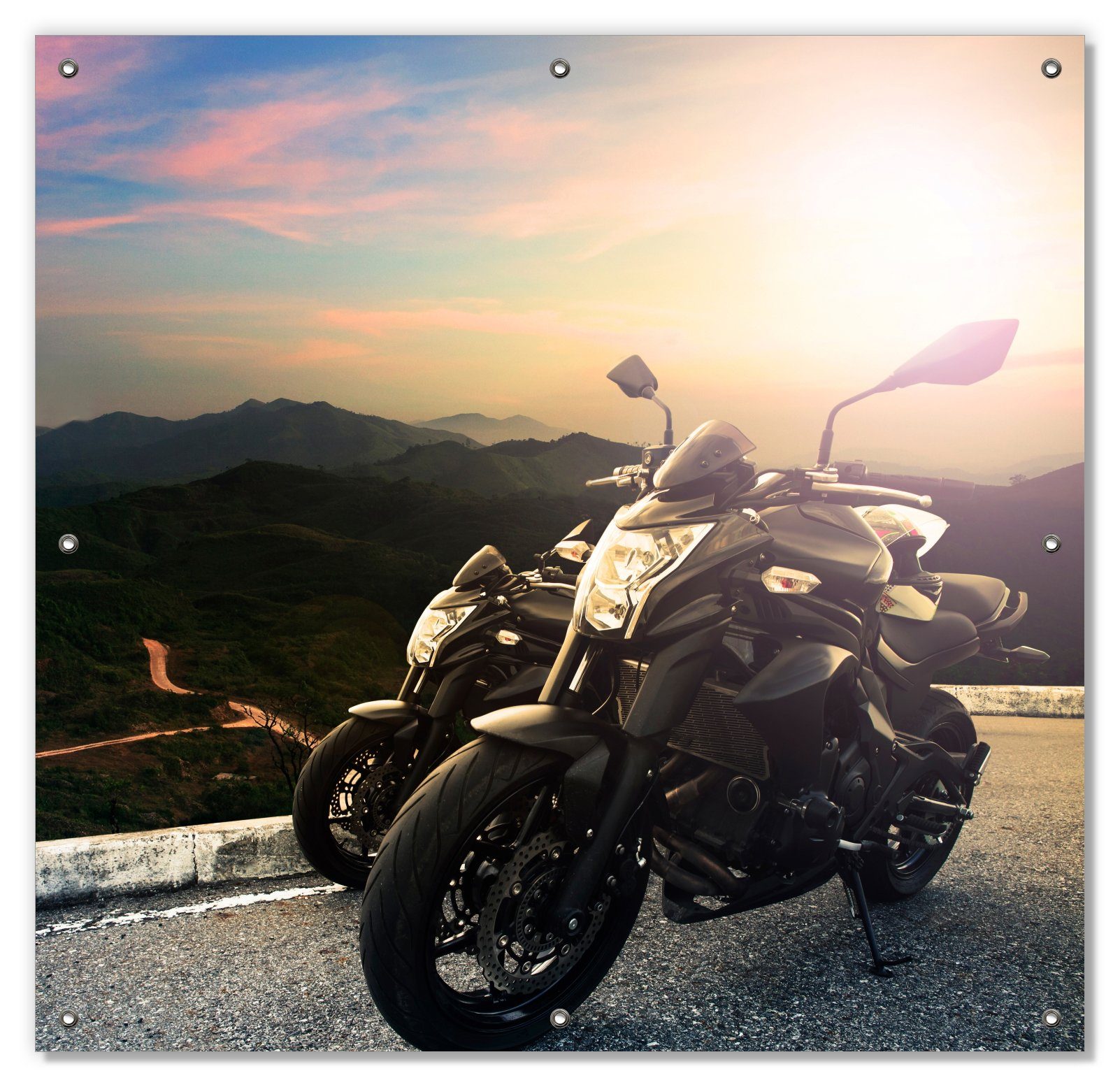 Sonnenschutz Motorräder auf einem Berg im Sonnenschein, Wallario, blickdicht, mit Saugnäpfen, wiederablösbar und wiederverwendbar