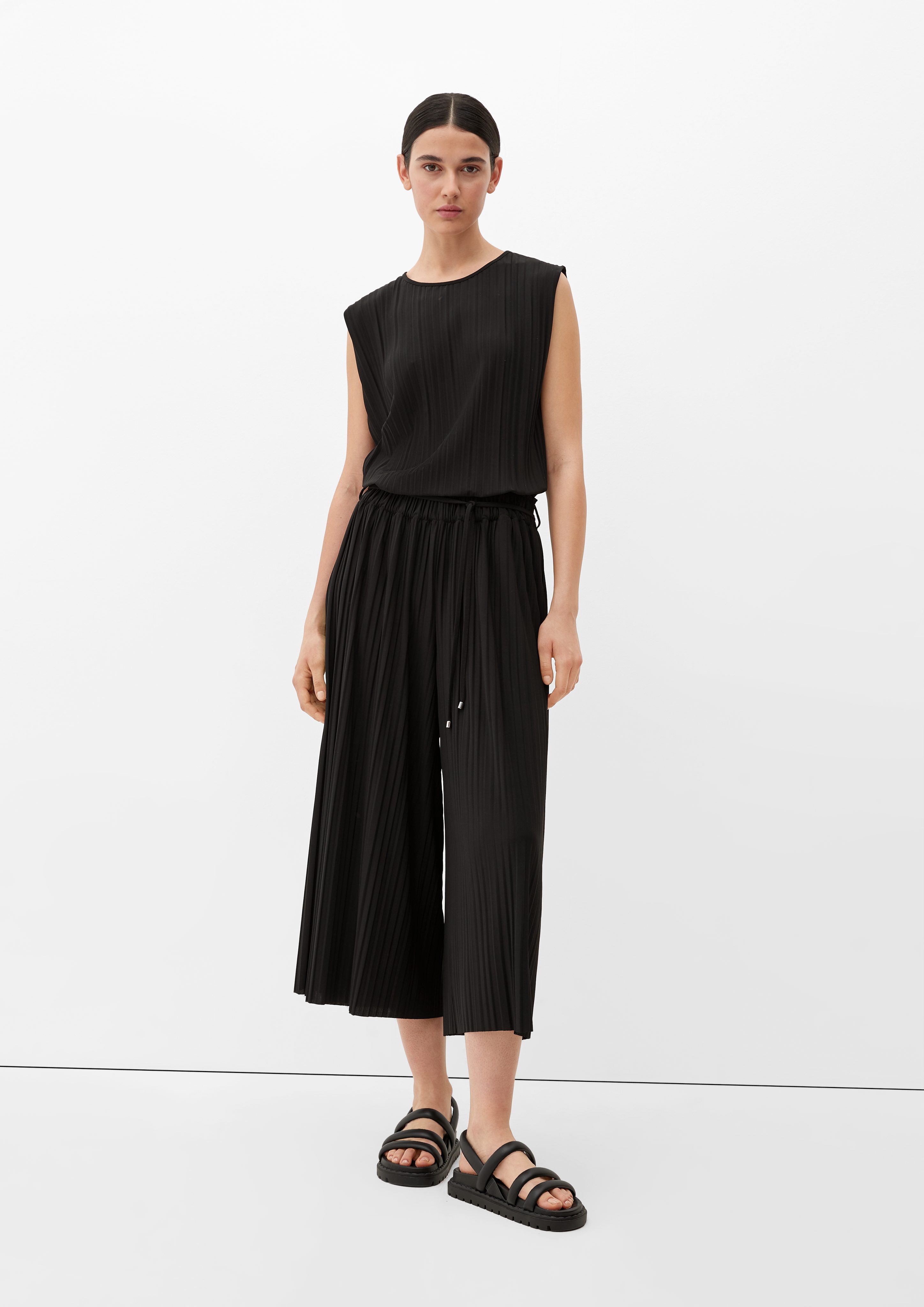 s.Oliver BLACK LABEL Stoffhose Loose: Culotte mit Plisséefalten Durchzugkordel