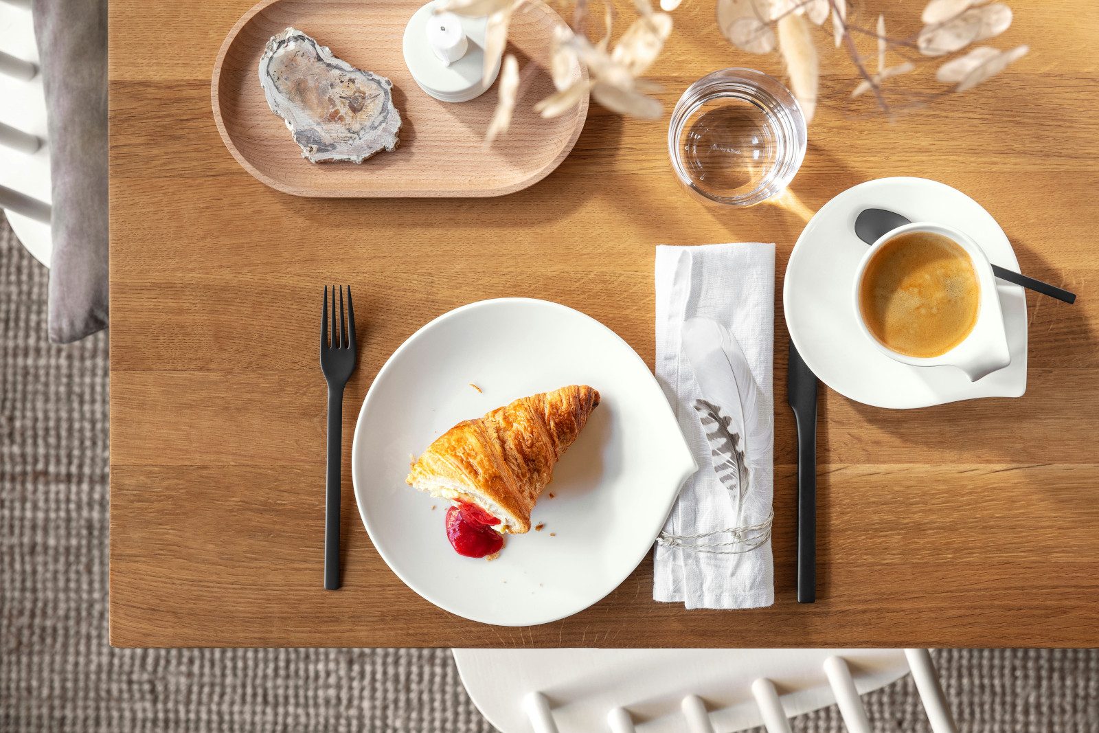 Villeroy & Boch Tasse Flow Frühstückstasse mit Untertasse 2tlg., Premium Porcelain