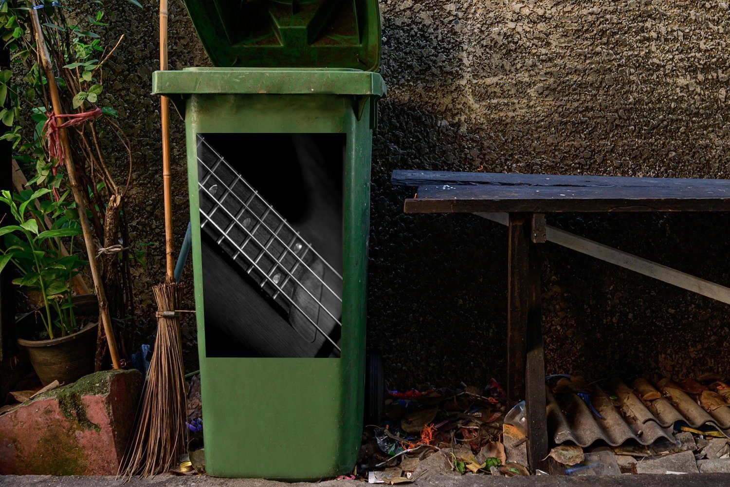 MuchoWow Container, Mülltonne, Saiten Wandsticker mit Bassgitarre und St), (1 Sticker, schwarz weiß Mülleimer-aufkleber, Eine vier - Abfalbehälter