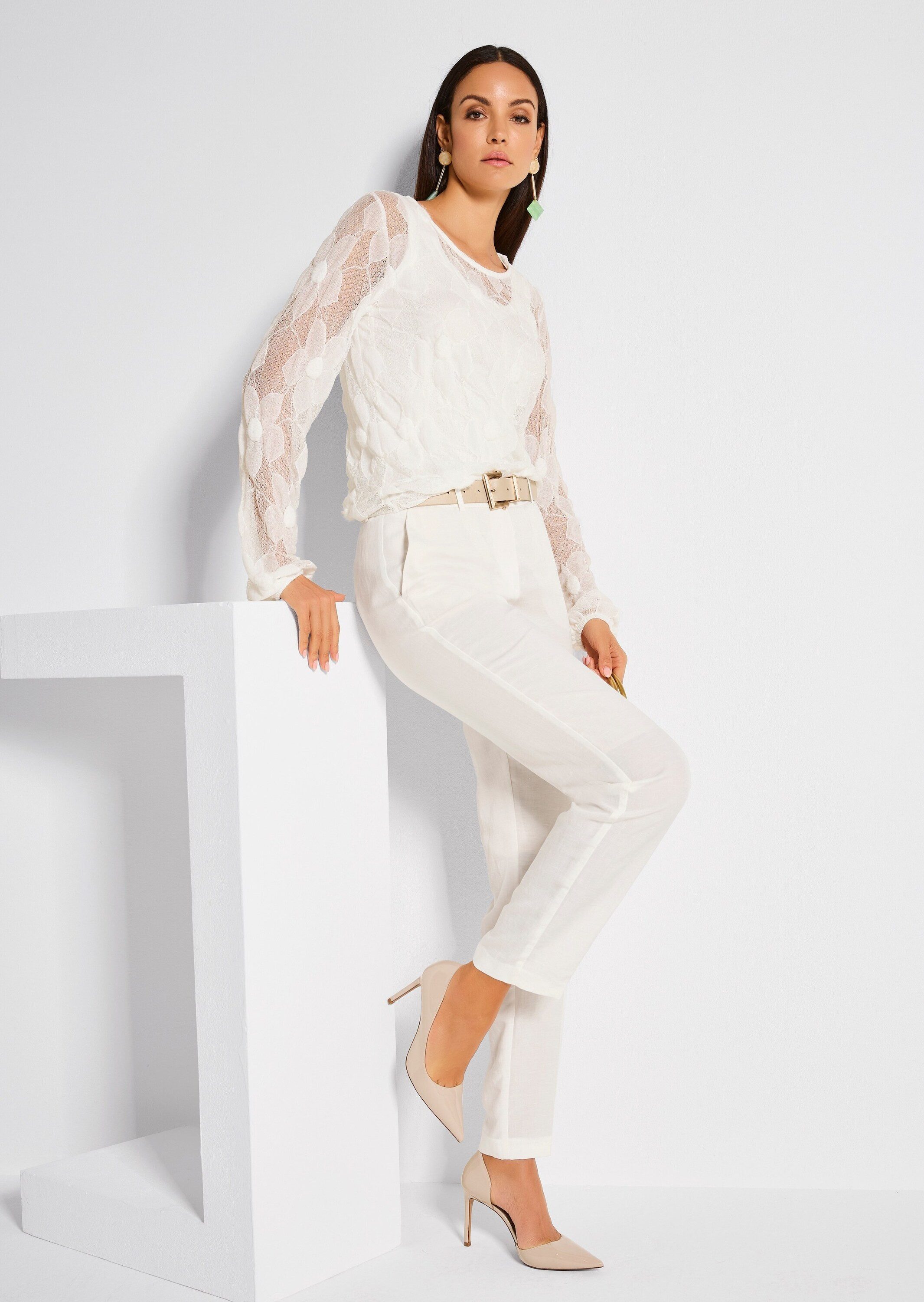 MADELEINE Langarmshirt Elegantes Langarmshirt aus Spitze, transparent Florales Spitzenoberteil mit Rundhalsausschnitt, lockerer Fall
