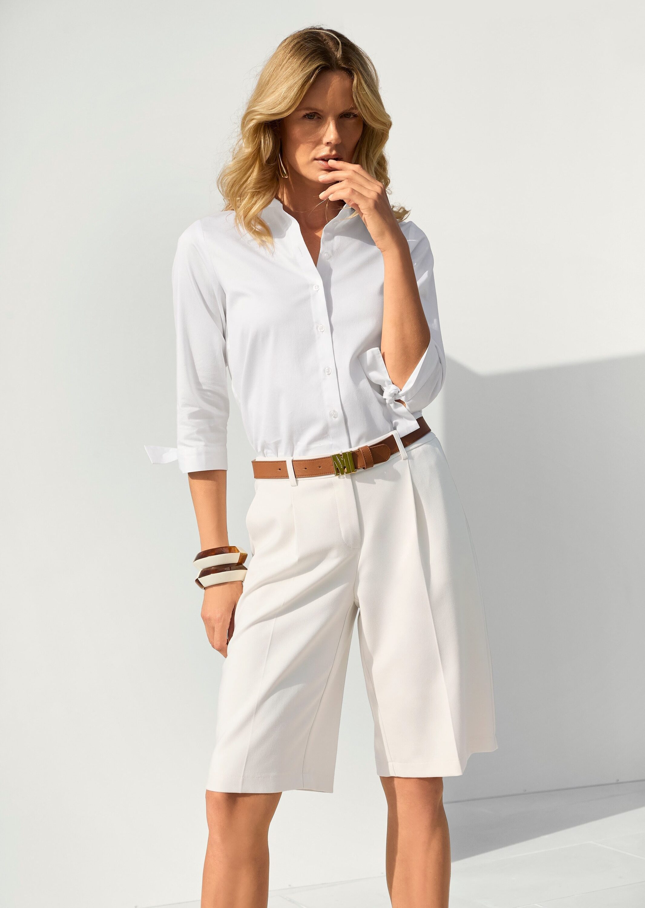 MADELEINE Hemdbluse Elegantes Blusenshirt mit Schleifenärmeln Romantische Satinbluse mit 3/4-Ärmeln, Hemdkragen und Knopfleiste