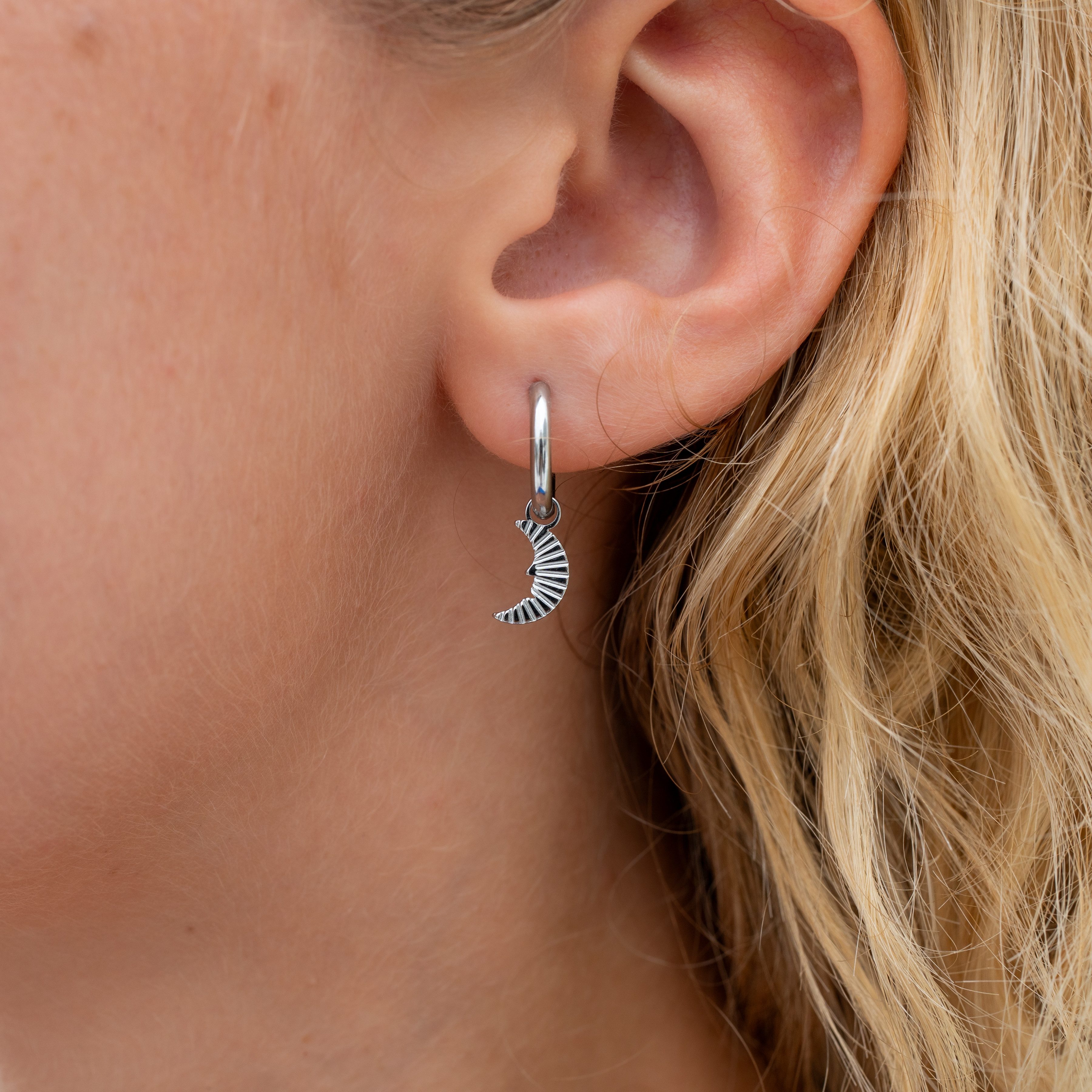 Made by Nami Paar Ohrhänger Set Ohrhänger Silber/Gold Edelstahl Stern Mond hypoallergen wasserfest, aus Edelstahl – Boho-Stil – für empfindliche Haut – alltagstauglich