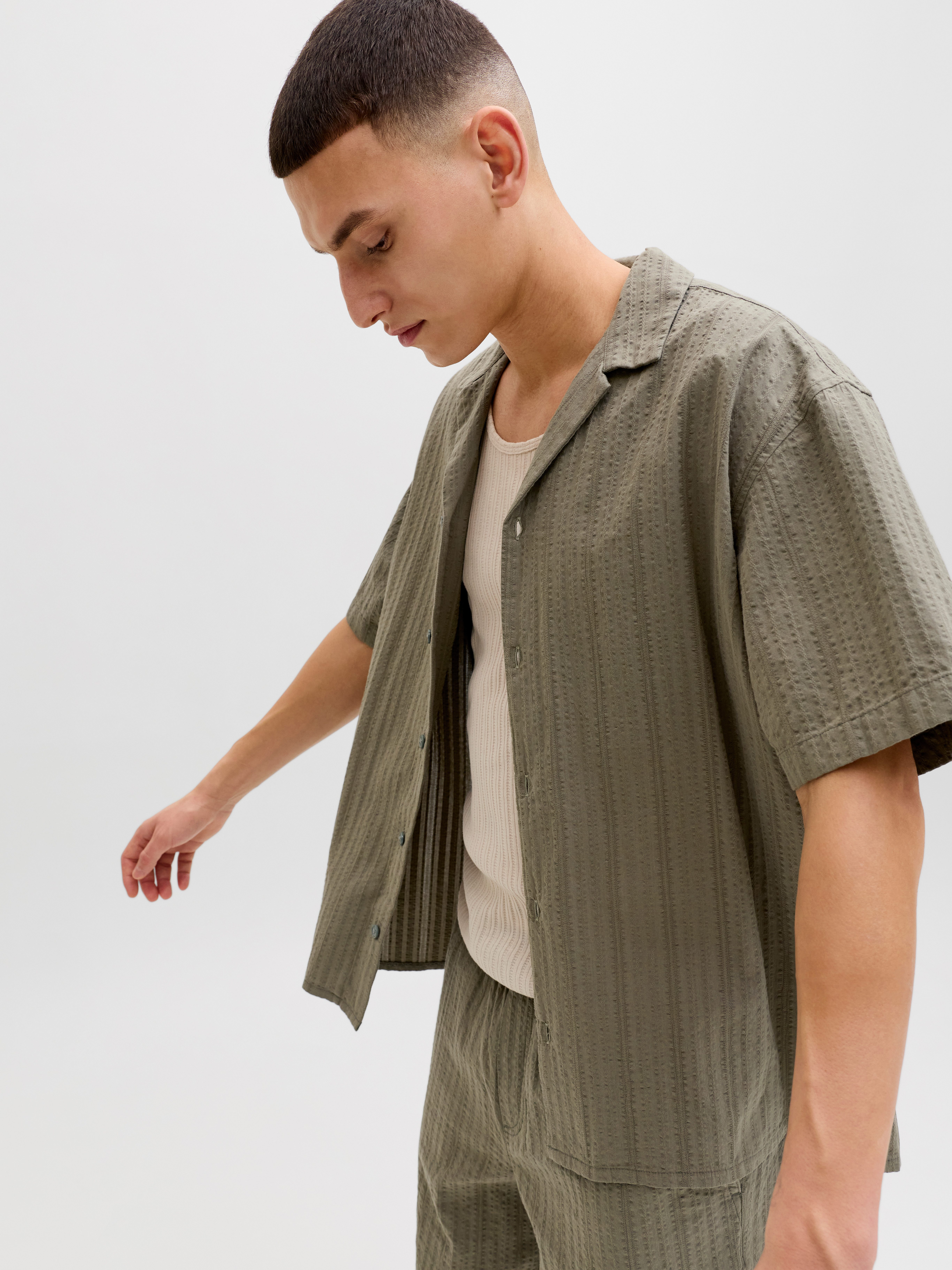Jack & Jones Kurzarmhemd JJETYSON RESORT SHIRT SS SN mit Resort-Kragen
