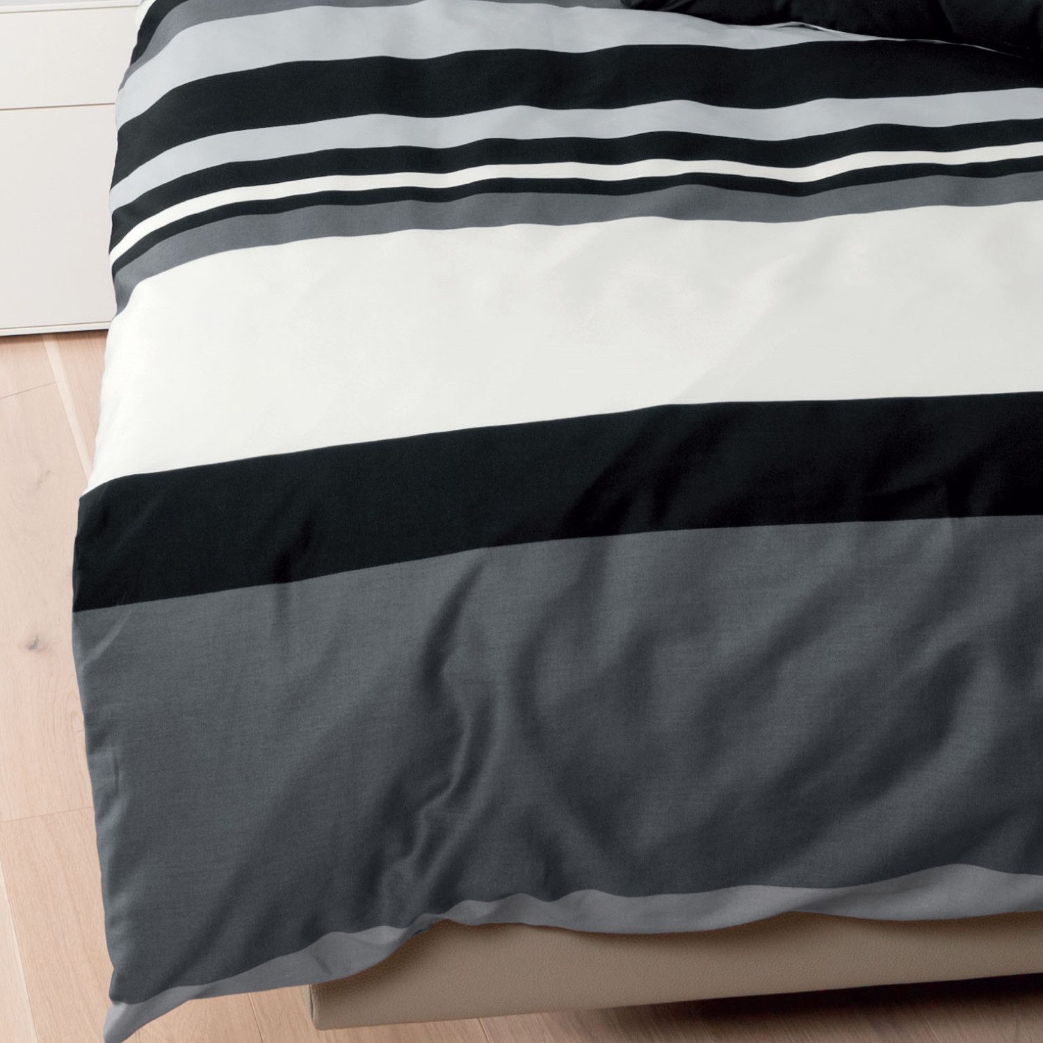 Janine Bettwäsche Bettwäsche Janine Mako Satin J.D. 8478-08 Streifen weiß grau, Mako Satin, 2 teilig, Klimaneutrale Herstellung, Verpackung 100% Recycelbar