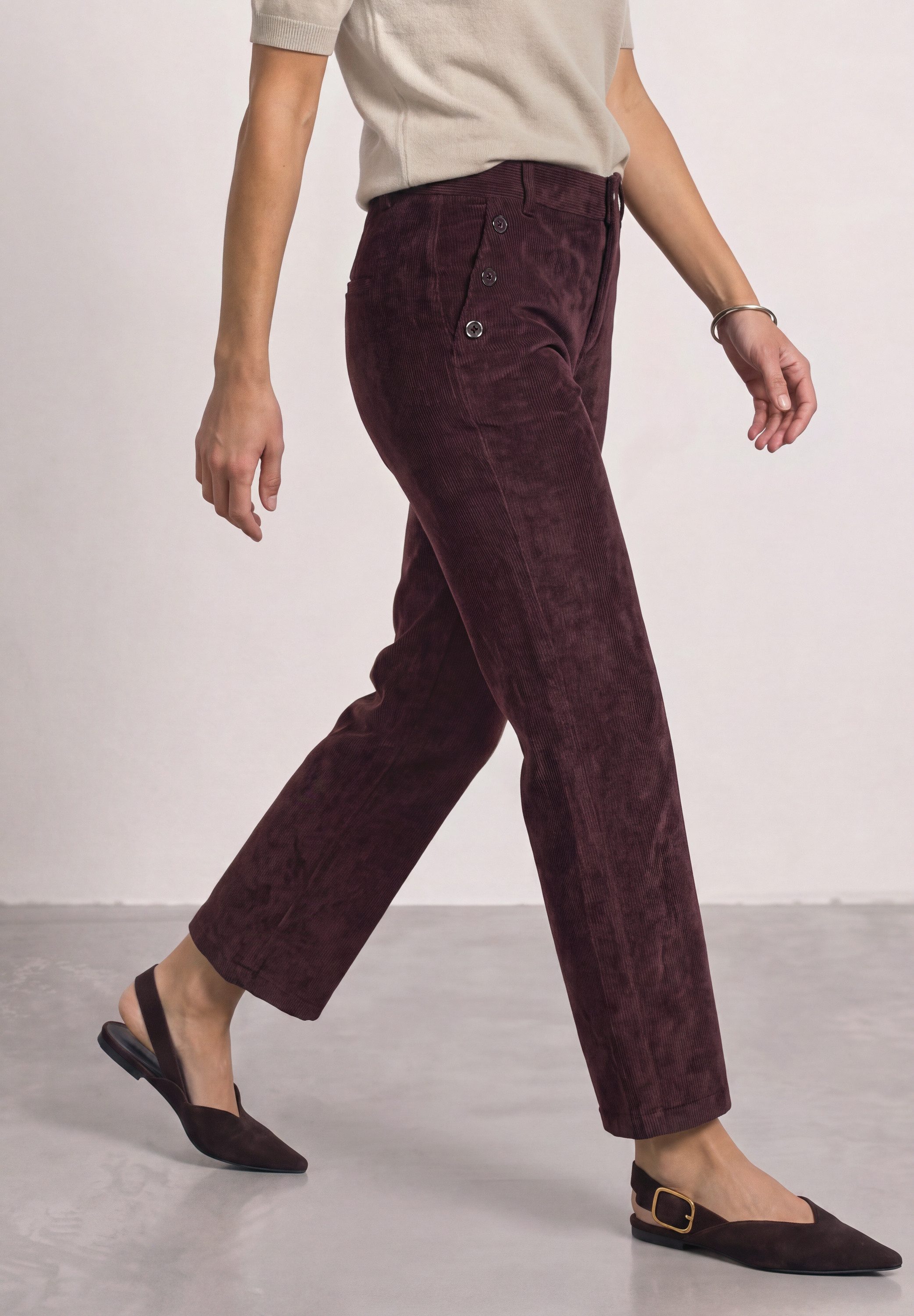 STREET ONE Cordhose Style Amalia Streight Leg mit Zierknöpfen