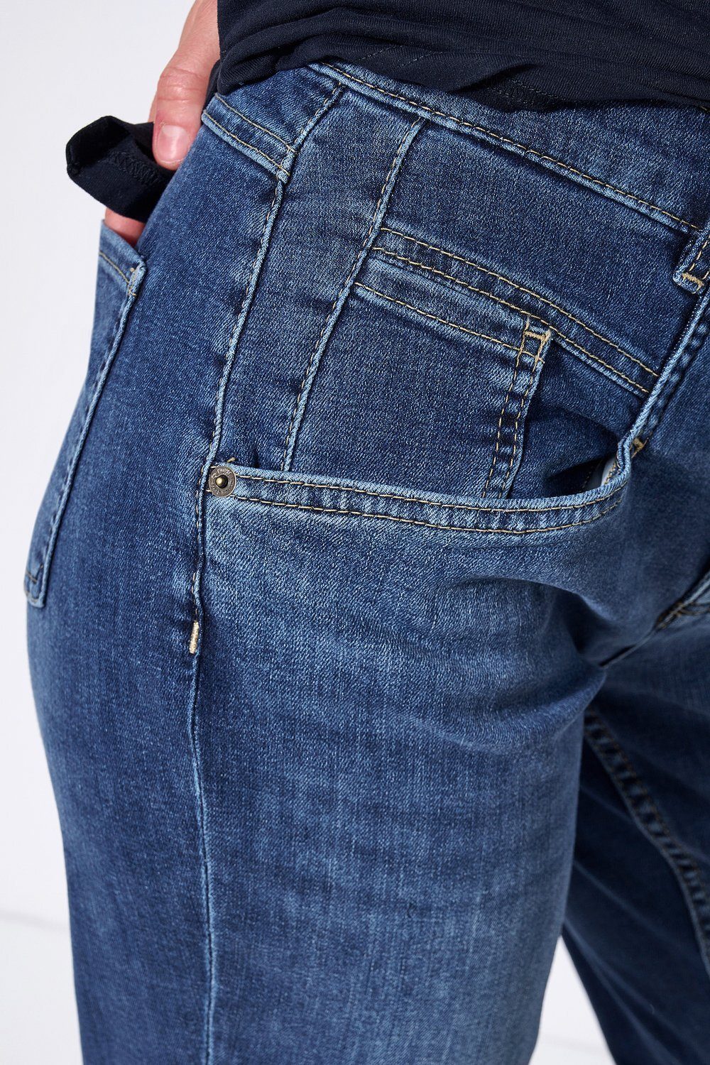mit Happy mittelblau TONI 554 entspannter Oberschenkelweite - Comfort-fit-Jeans