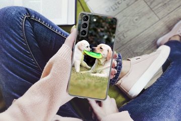 MuchoWow Handyhülle Hund mit seinem Welpen und einem Frisbee, Phone Case, Handyhülle Samsung Galaxy S21, Silikon, Schutzhülle
