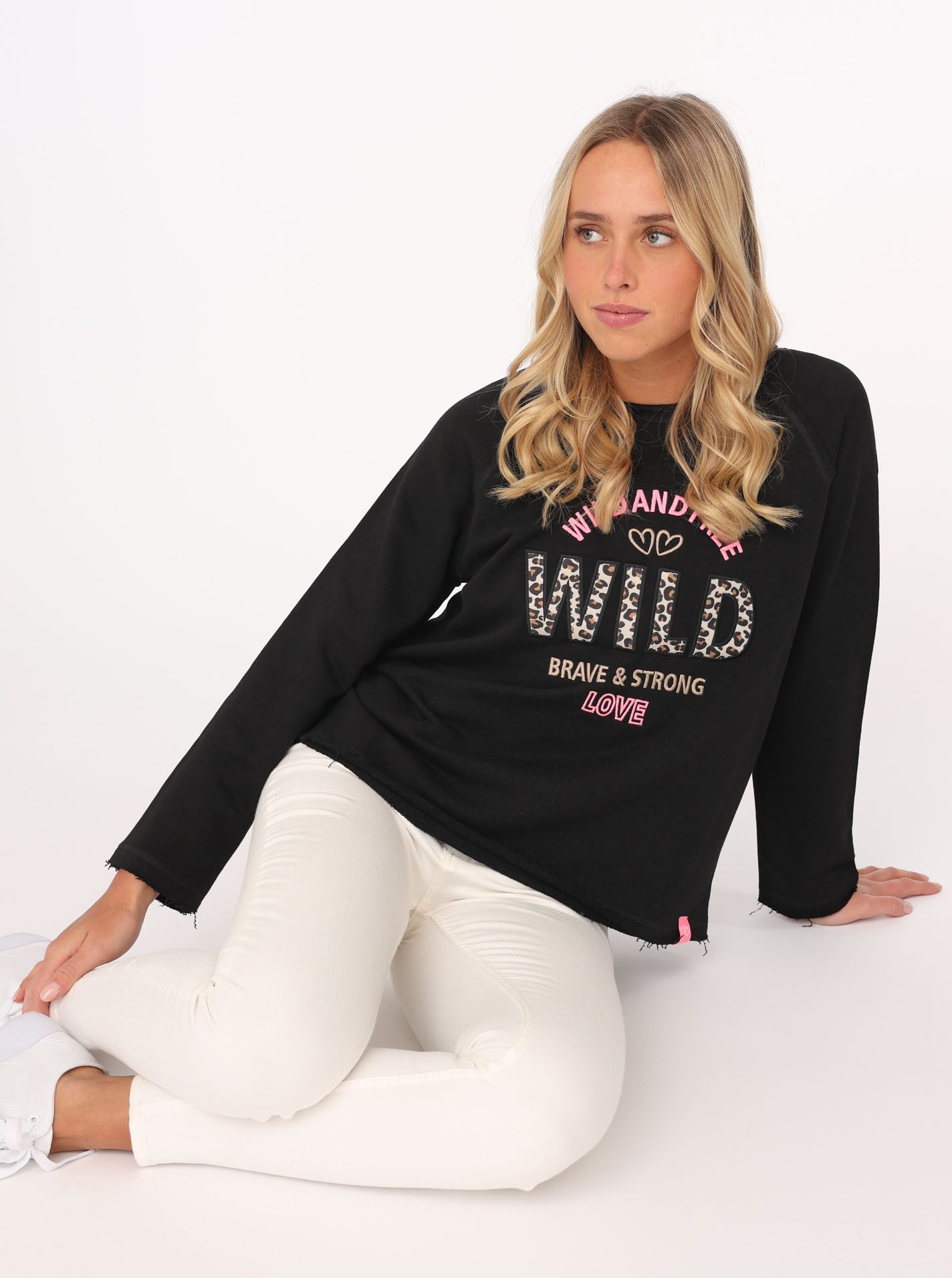Zwillingsherz Sweater "Wild and Free" mit Used-Look Kanten, Leo Details und günstig online kaufen