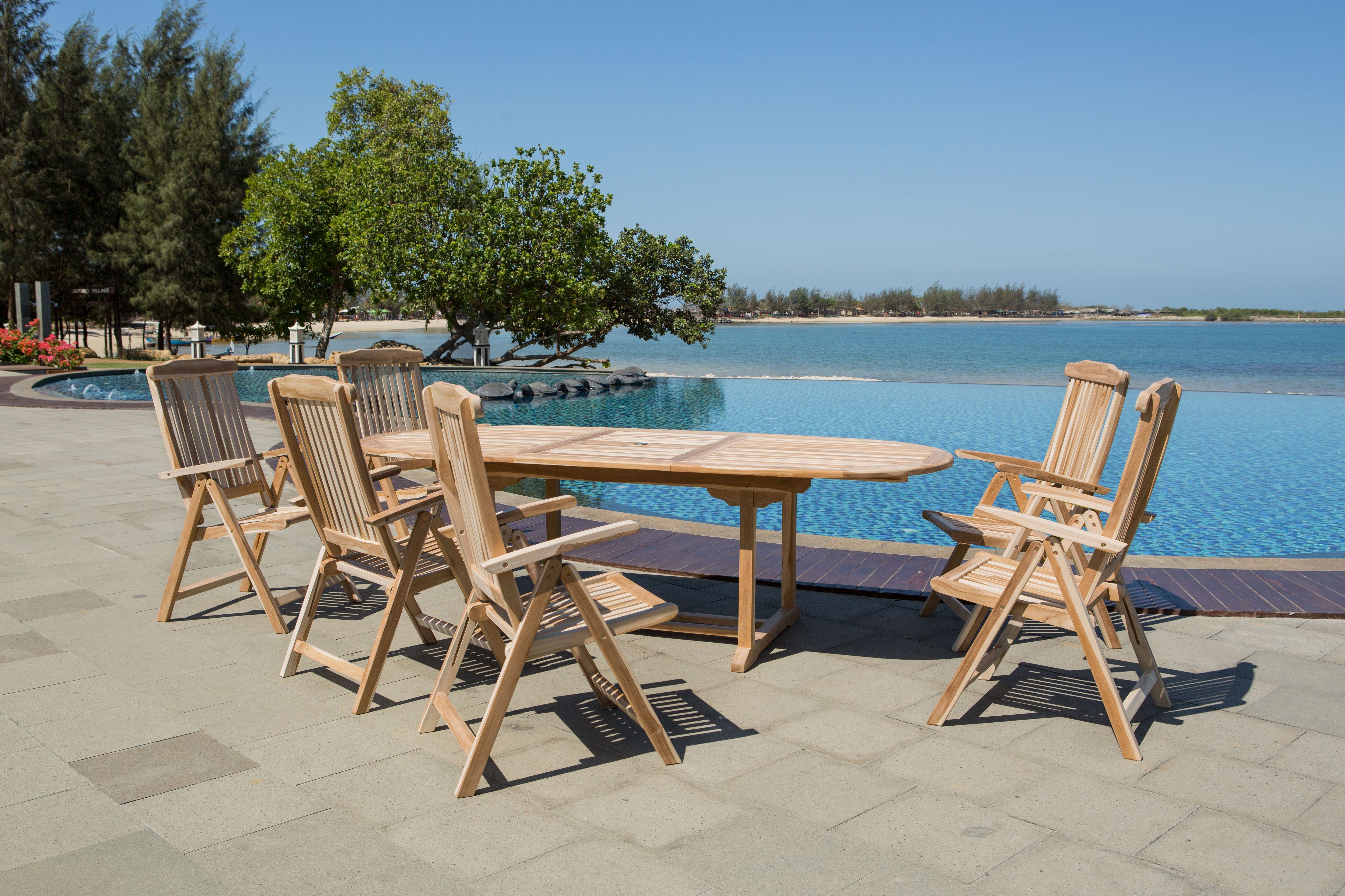 TPFGarden Gartentisch TEAKA - Ovaler Gartenesstisch aus unbehandeltem Teakholz (Langlebiger und witterungsbeständiger Outdoor Esstisch, 1-St., Ausziehbarer Holztisch mit Schirmaussparung - Farbe natur), Teakholz Tisch mit den Maßen (BxHxT): 180-240x75x100 cm