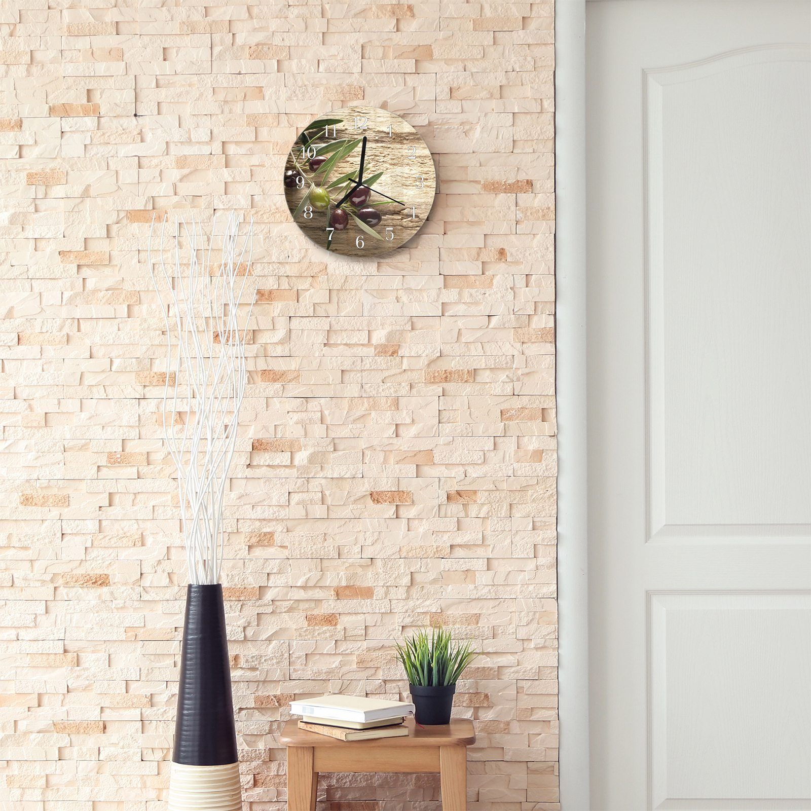 Primedeco Wanduhr Wanduhr Holz 30 cm Durchmesser auf mit Quarzuhrwerk - mit aus Glas Motiv Olivenzweige und Rund