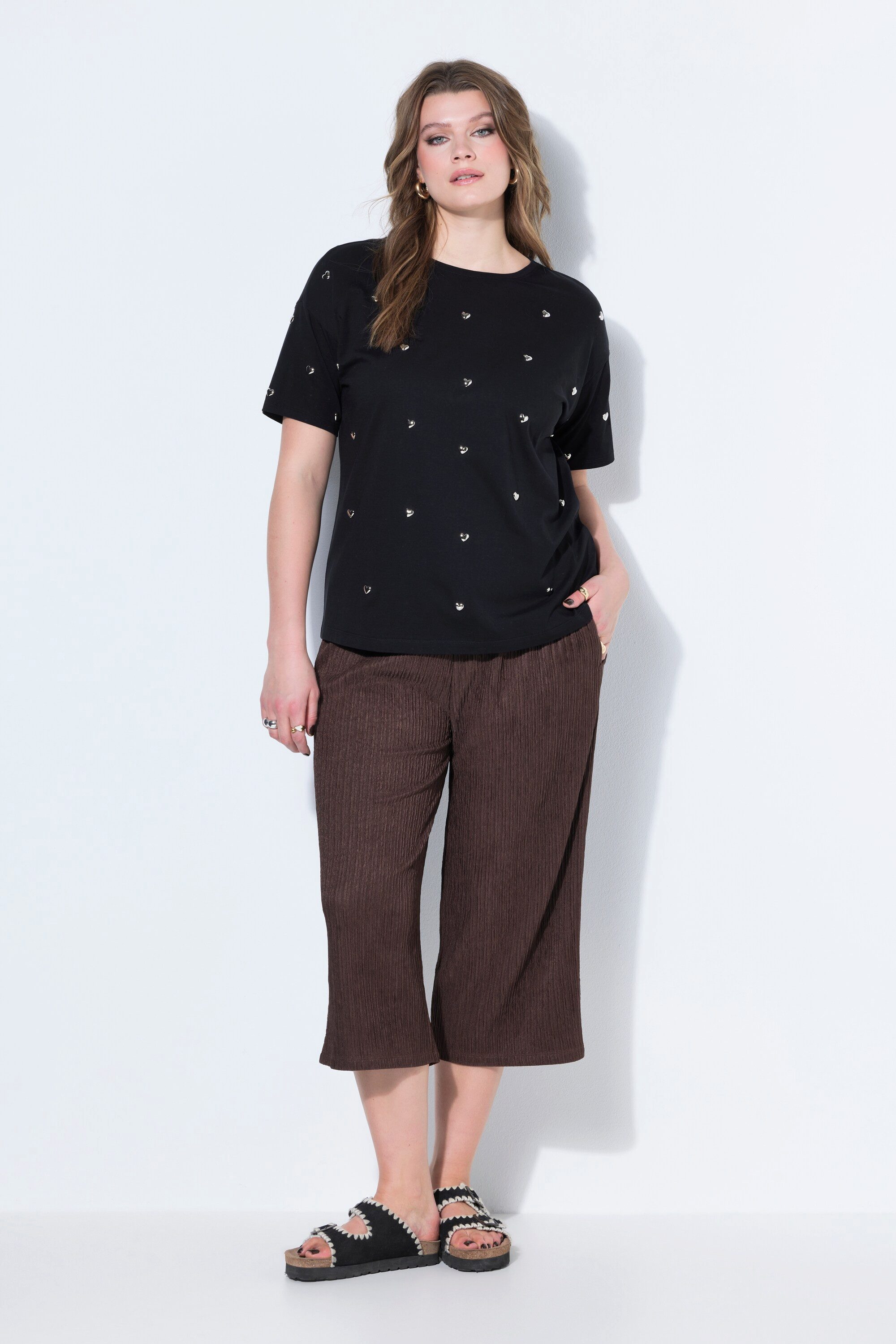 Studio Untold T-Shirt T-Shirt oversized Herz-Nieten – Bild 4 von 4