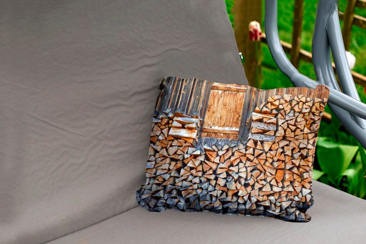Outdoor-Dekorationskissen, MuchoWow eine Holzwand, Brennholz für Kissenhülle Dekokissenbezug, Dekokissen Polyester,