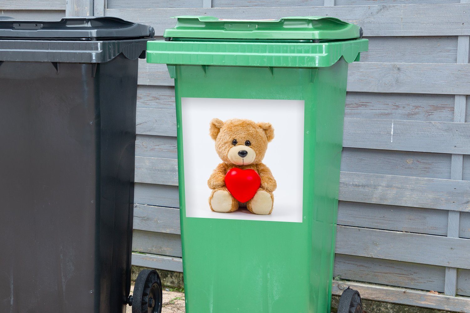 MuchoWow Wandsticker Ein Teddybär Sticker, Abfalbehälter Mülltonne, St), Mülleimer-aufkleber, Valentinstag zum Container, (1