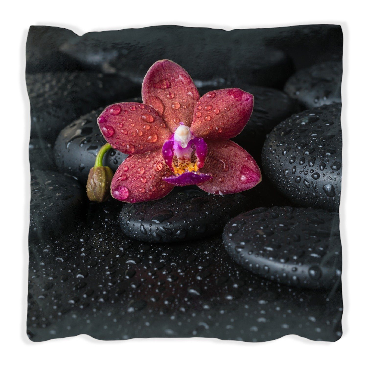 Steinen, Orchideen-Blüte Wallario Dekokissen auf mit Wasser-Tropfen, schwarzen benetzt handgenäht