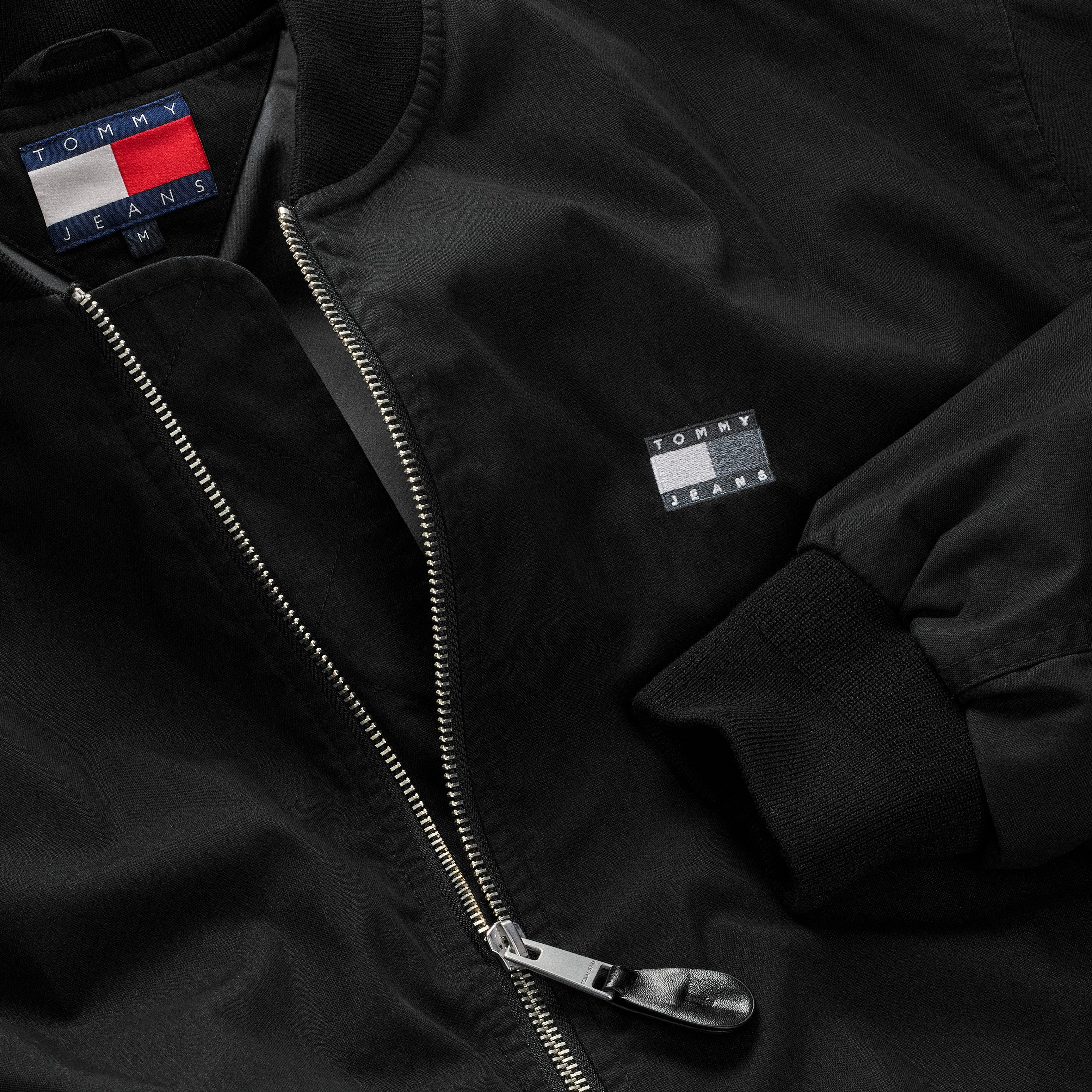 Tommy Jeans Bomberjacke TJM COTTON BOMBER JACKET Fliegerjacke, Freizeitjacke Übergangsjacke Stehkragen Lightweight