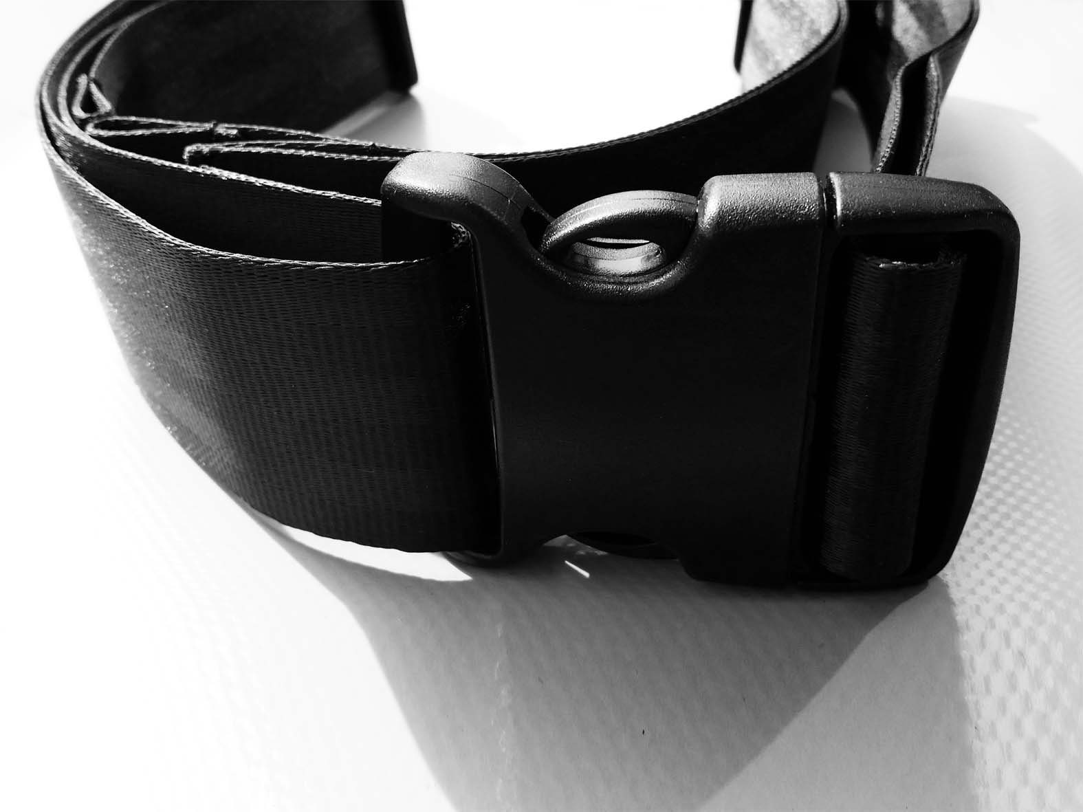 Leonca Rucksack Hüftgurt (für den Rollrucksack) aus recyceltem Autogurt