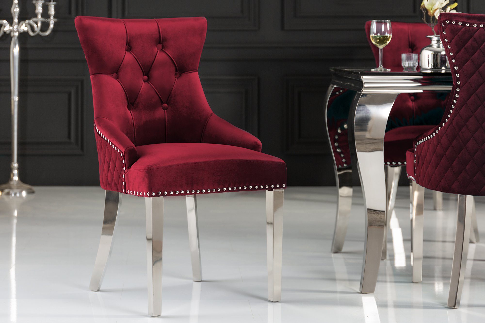 Sitheim-Europe Stuhl CASTLE Eleganter Stuhl rot Samt mit Löwenkopf im Barock Design (1 St), mit Chesterfield Steppung und silbernen Ziernieten veredelt