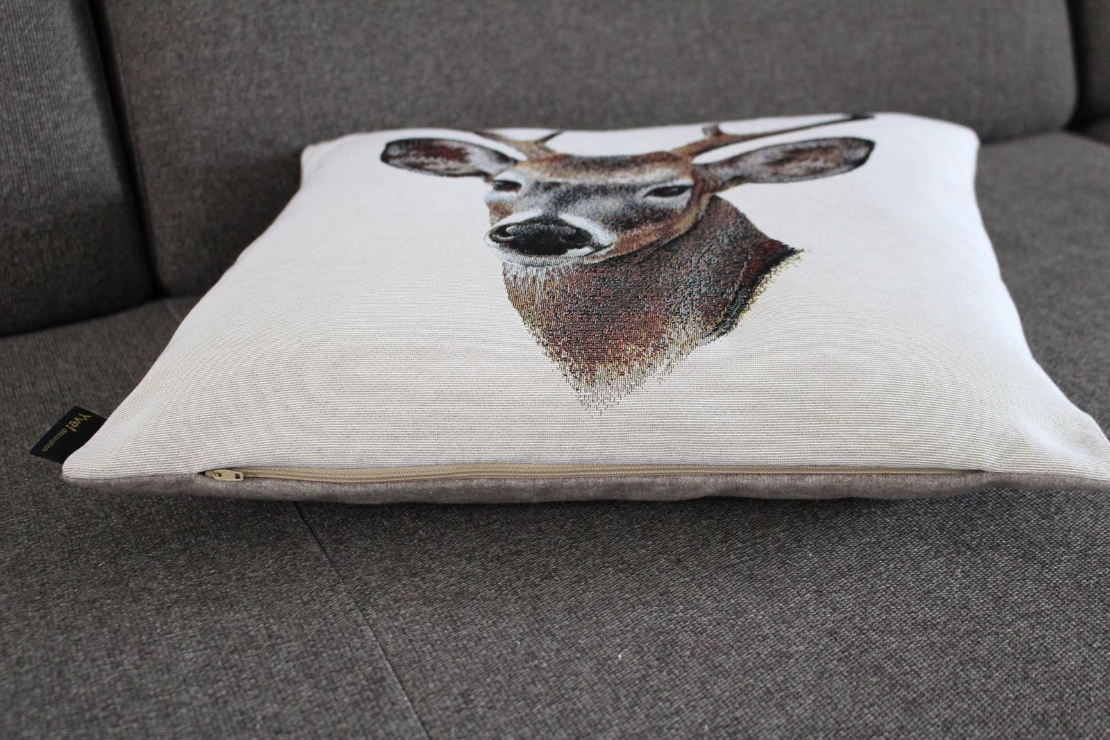 Yve! Decoration Kissenhülle Zierkissenhülle Bergwelten ca. 45 x 45 cm, (1 Stück), Wendekissen mit Reißverschluss Tiermotiv IGEL oder REH