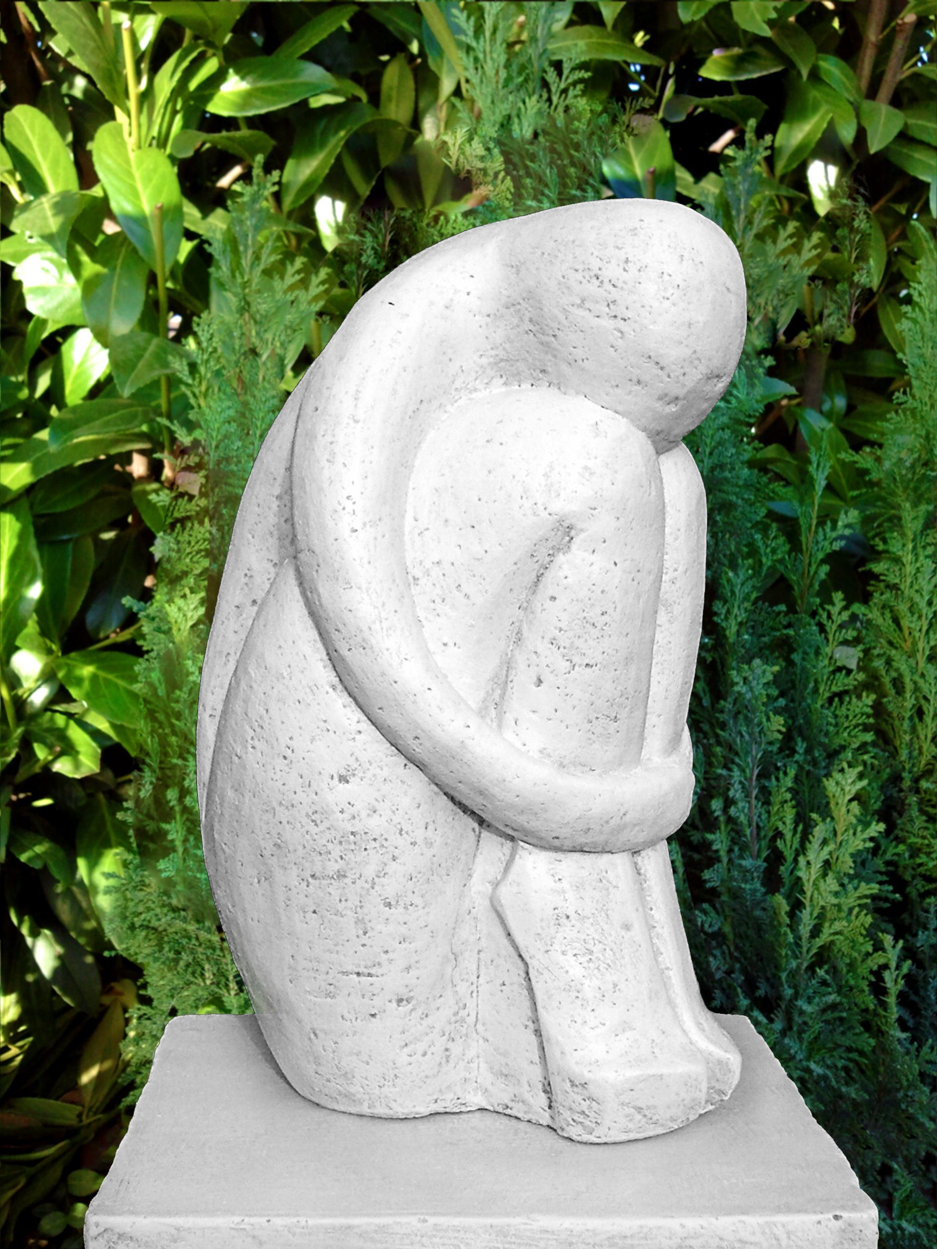 in Garten, Kunsthandwerk winterfest, für Germany Tiefes Dekofigur - frostsicher, Haus weiß moderne Made und Gartenfigur Single Steinfigur
