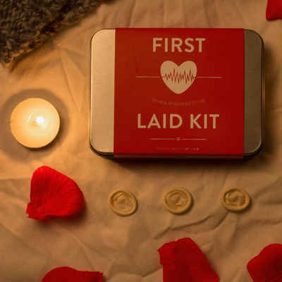 Thumbs Up Geschenkbox Erste-Liebe-Ausrüstung - Romantikbox "First Laid Kit"