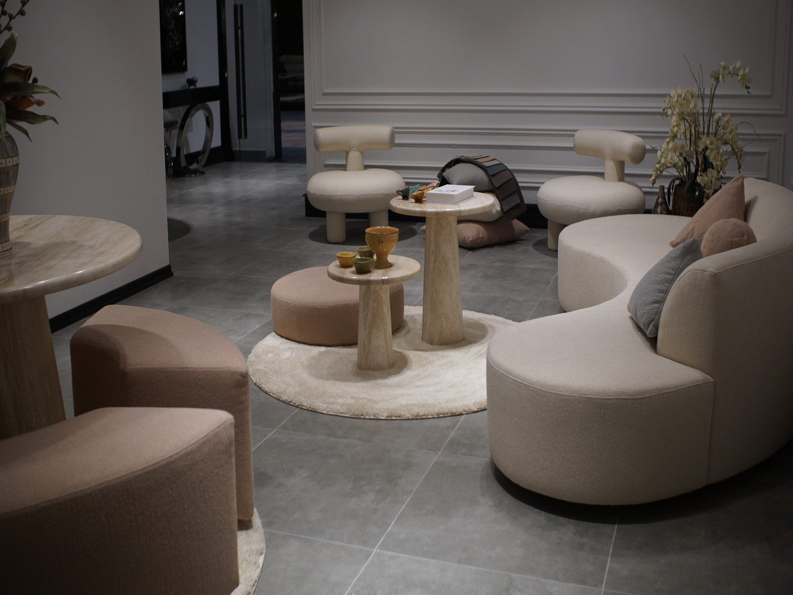 JVmoebel Couchtisch Beiger runder Designer Tisch aus Holz für das Wohnzimmer