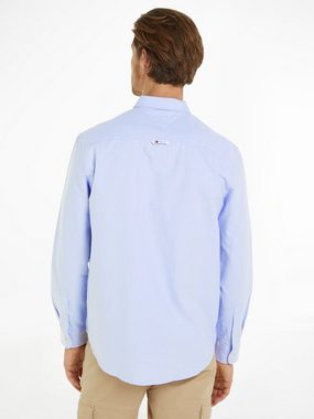 Tommy Jeans Langarmhemd TJM ENTRY REG OXFORD SHIRT mit Logoprägung