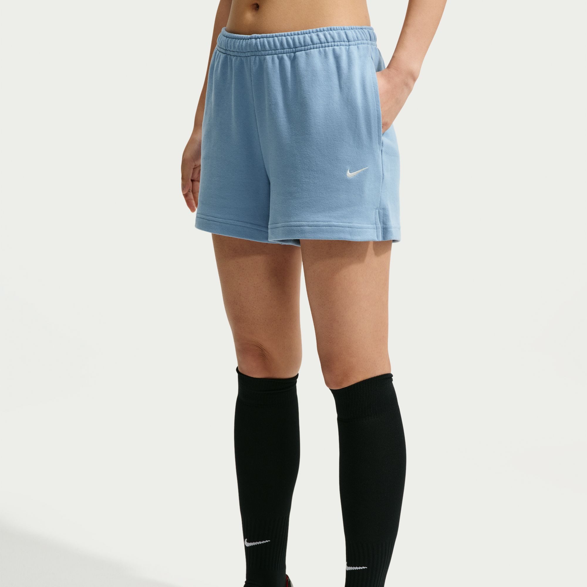Nike Sportswear Shorts W NK STDO FLC LW MR STD 4 SHRT mit sportlichem Stil, aus Baumwolle und Polyester, lässiger Schnitt