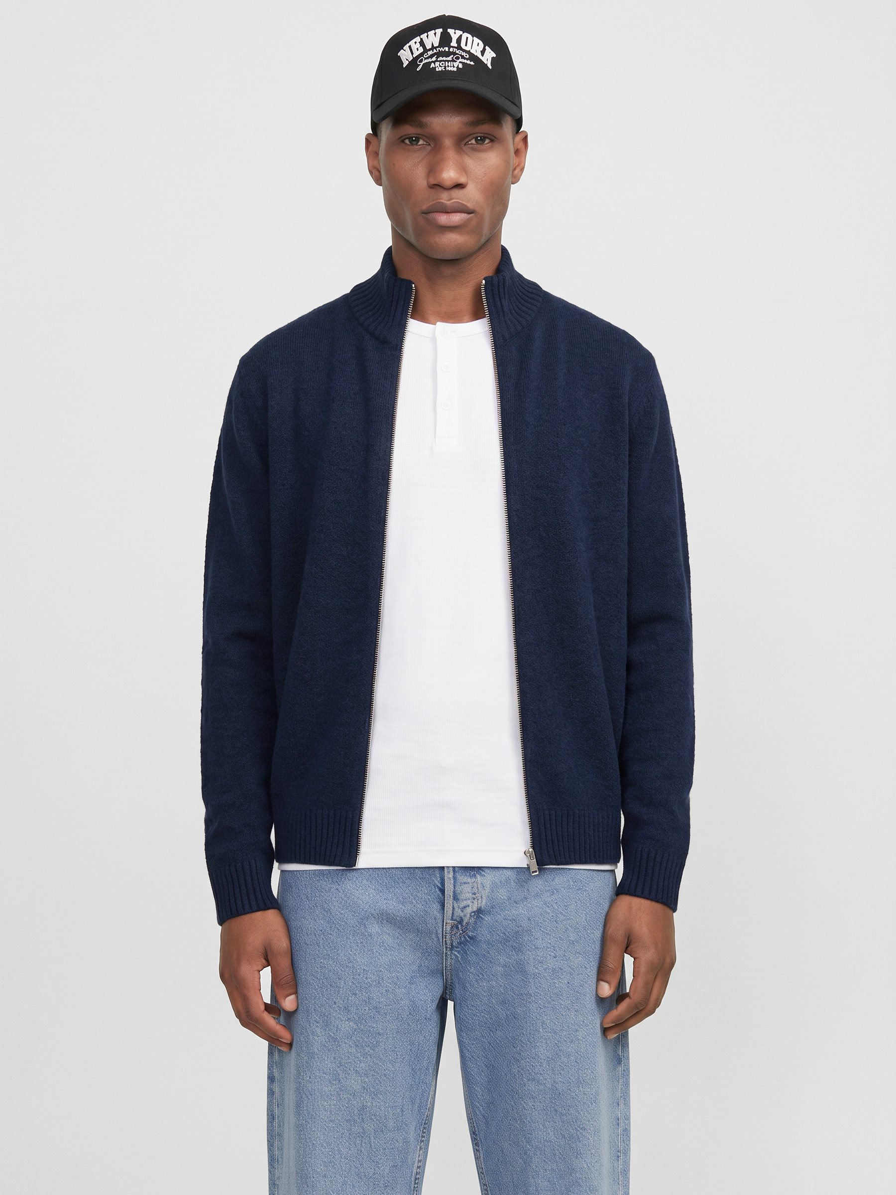 Jack & Jones Strickjacke JJSOHO OLLIE KNIT HIGH NECK ZIP CAR SN Materialmix, locker geschnitten