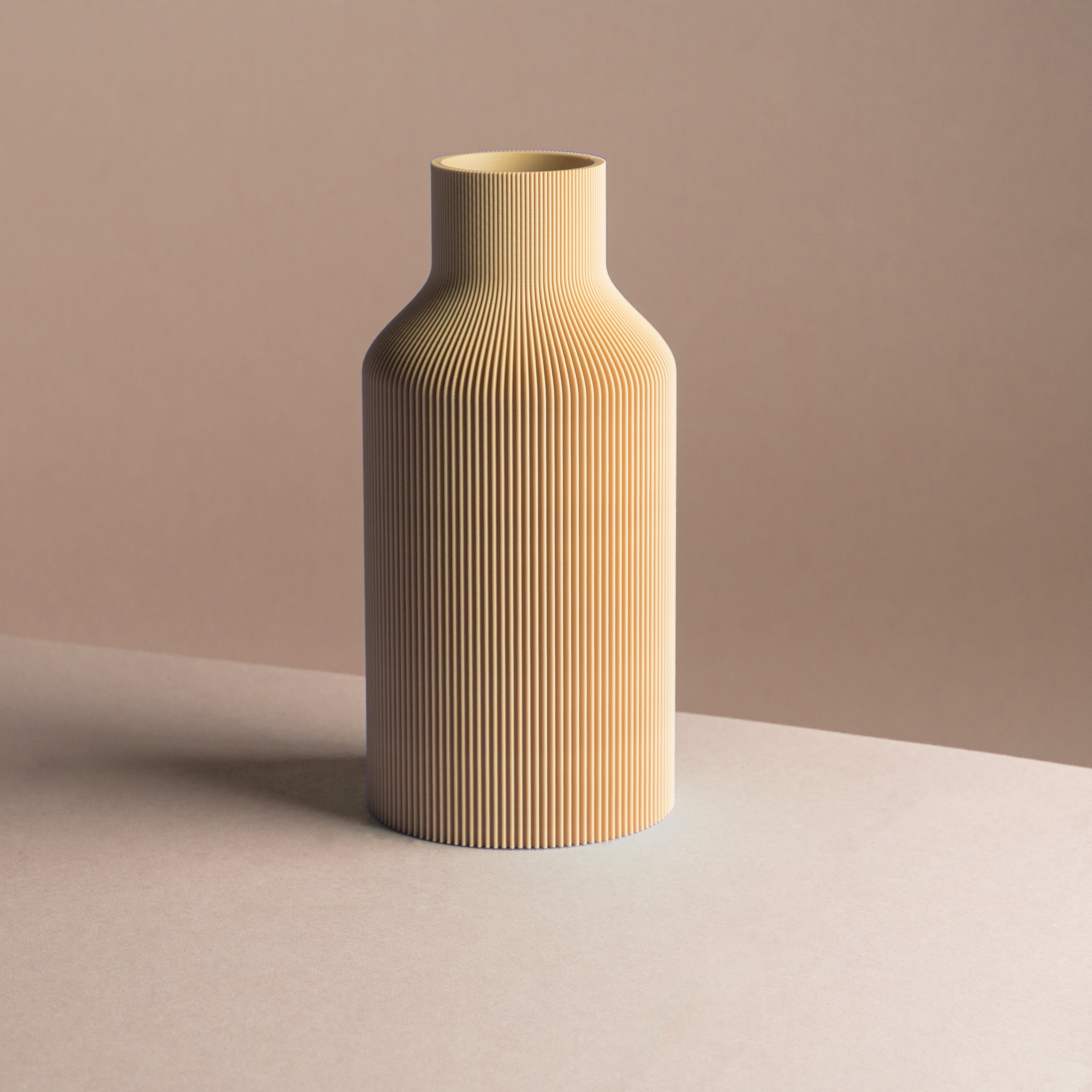 Dennismaass. Dekovase FLASCHE, 3D Druck, wundervolle Rillen-Optik, für Blumen aller Art, dekorative Vase aus dem 3D Drucker beige