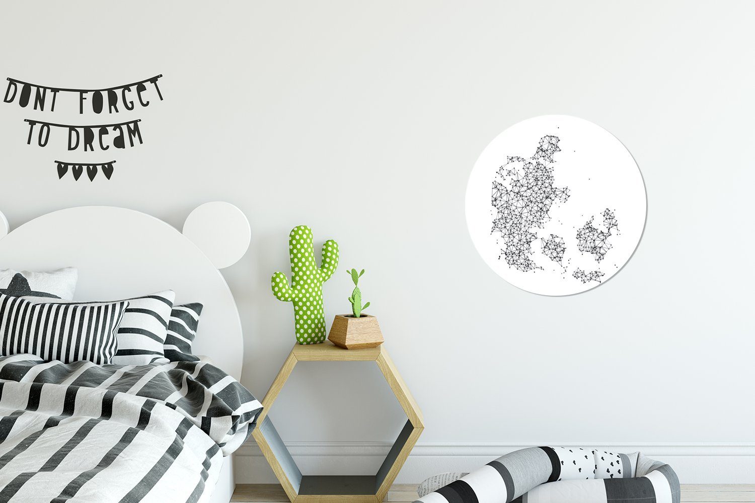 MuchoWow Wandsticker Eine schwarz-weiße Illustration mit Rund, von Tapetenkreis Dänemark Tapetenaufkleber, für (1 Streifen St), Kinderzimmer, Wohnzimmer