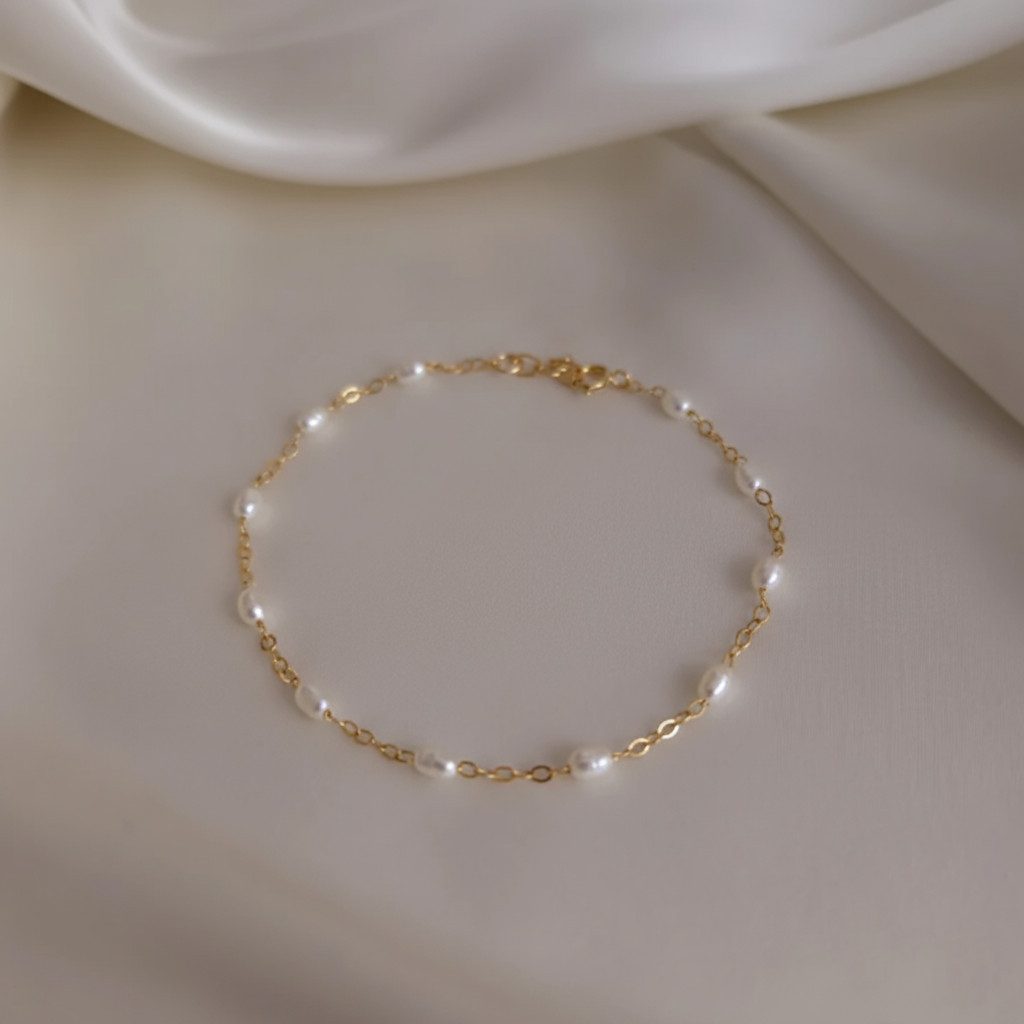 GlamRays Perlenarmband Aus 14K Gold-Plattierung – Zierliche Goldkette Mit Herz-Anhänger, Verstellbar