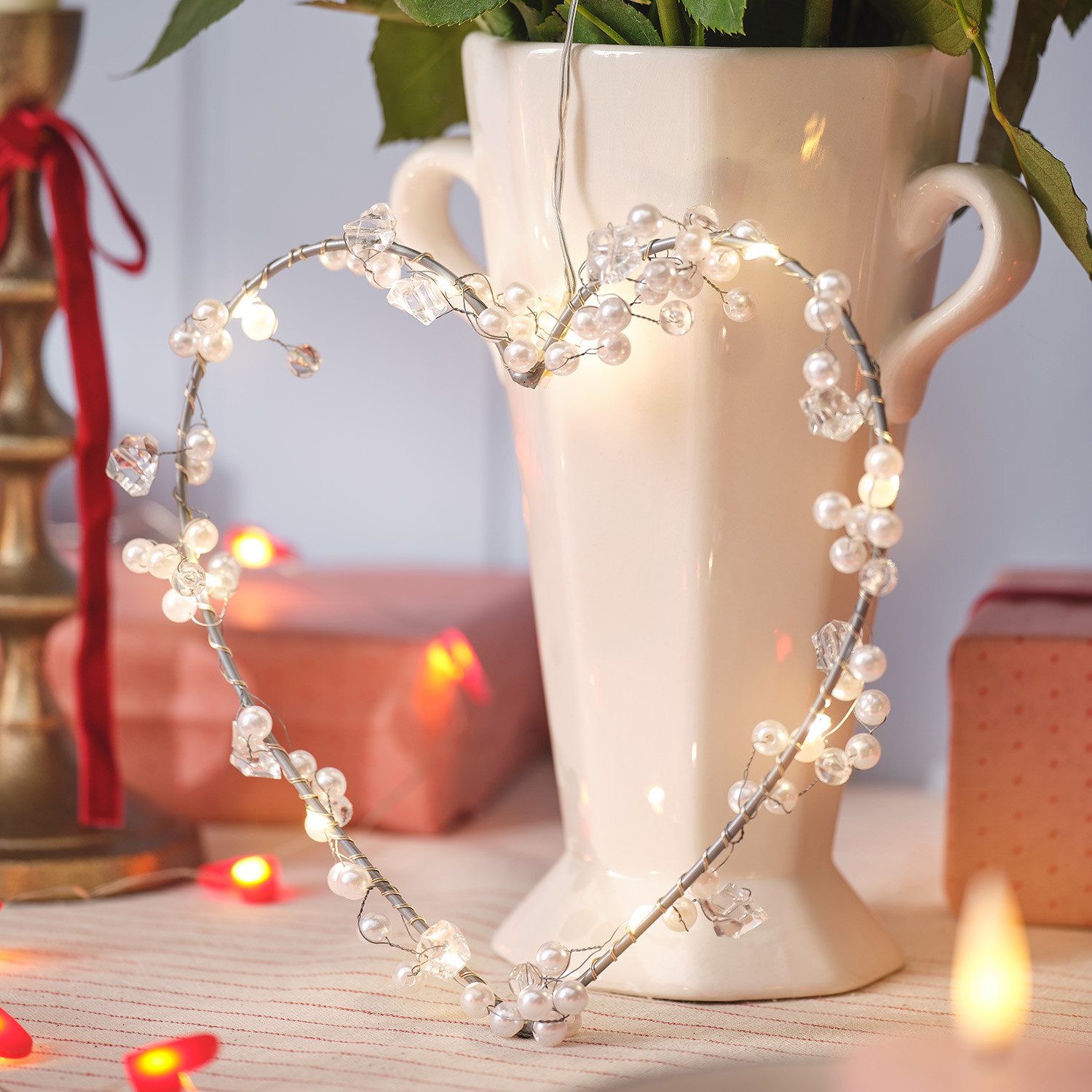 Lights4fun LED Dekolicht LED Herz Deko mit Perlen