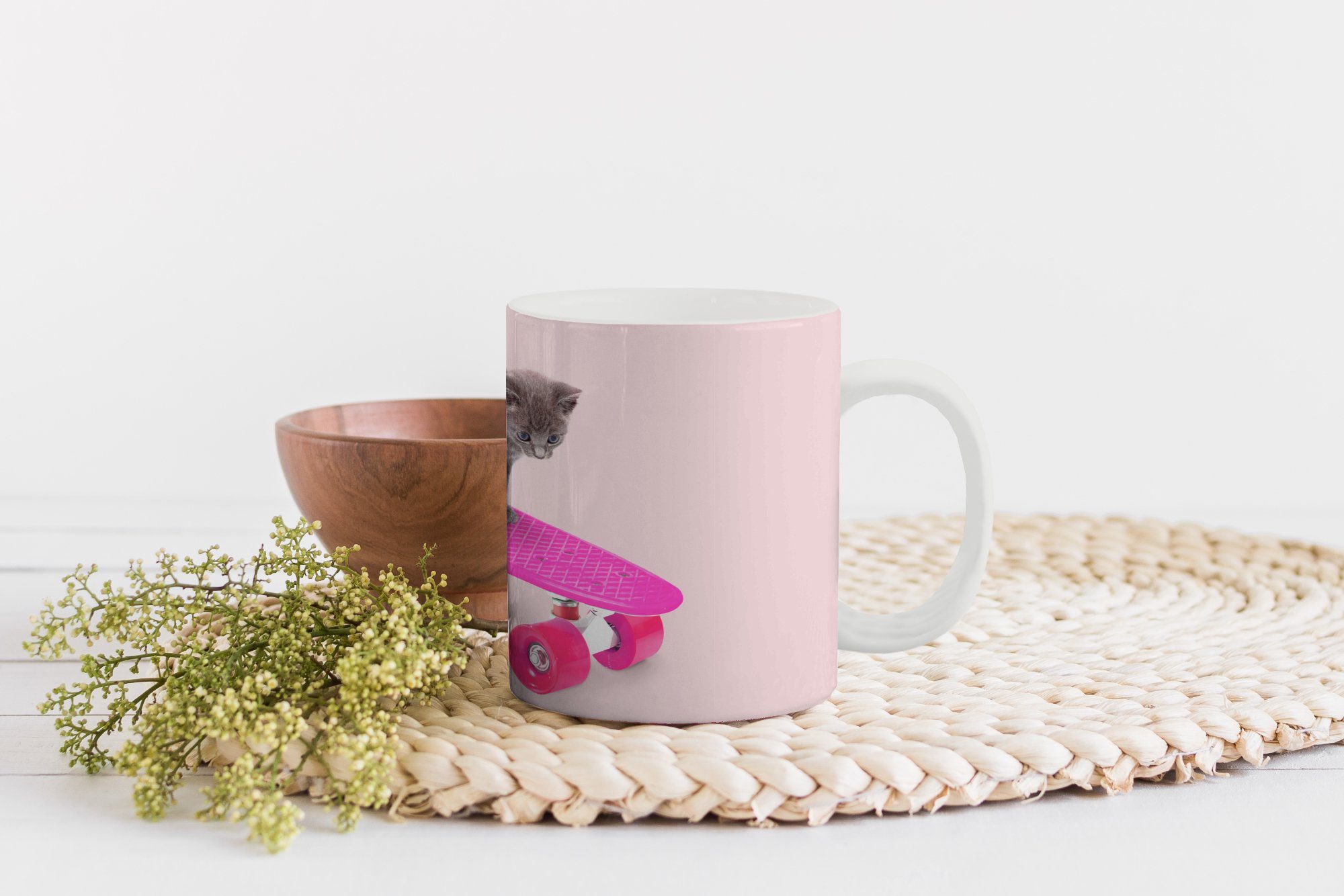 Teetasse, Tasse Becher, Rosa, Geschenk - Skateboard Katze - Keramik, MuchoWow Kaffeetassen, Teetasse, Tiere - Kätzchen -