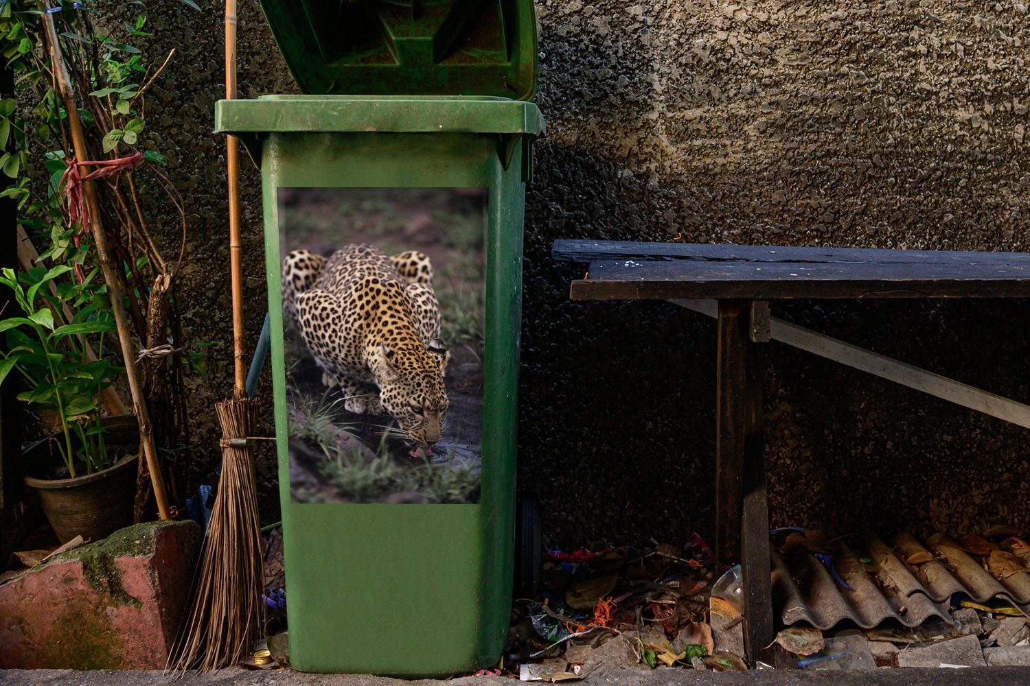 MuchoWow Wandsticker Wasser Abfalbehälter - Sticker, - Mülleimer-aufkleber, St), Leopard Wald Mülltonne, Container, (1