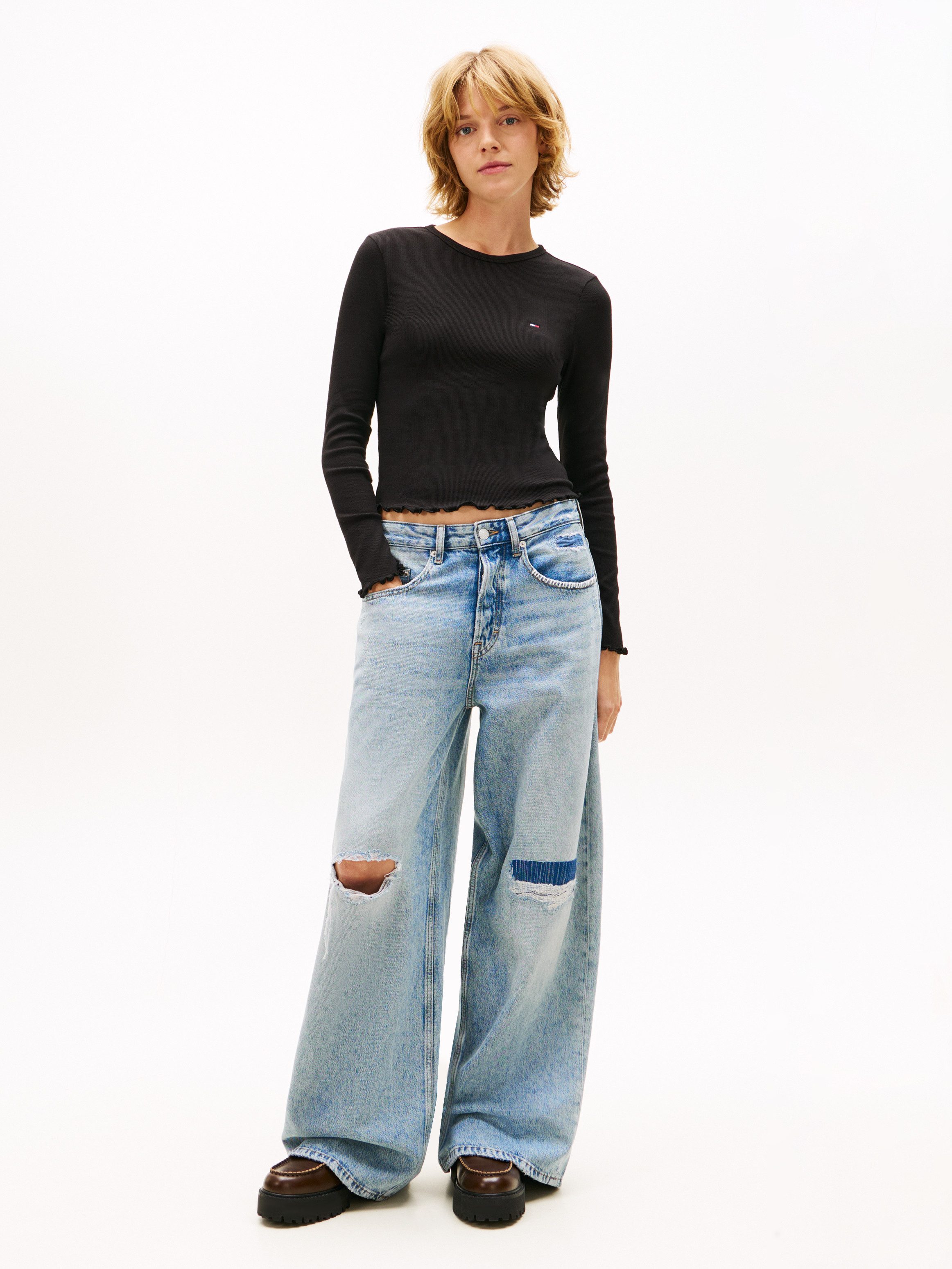 Tommy Jeans Langarmshirt TJW SLIM SH LETTUCE EDGE RIB LS mit gerippter Struktur, gewellter Saum