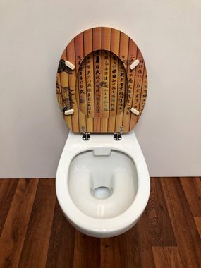 ADOB WC-Sitz Chinesische Schrift, mit messingverchromten Scharnieren