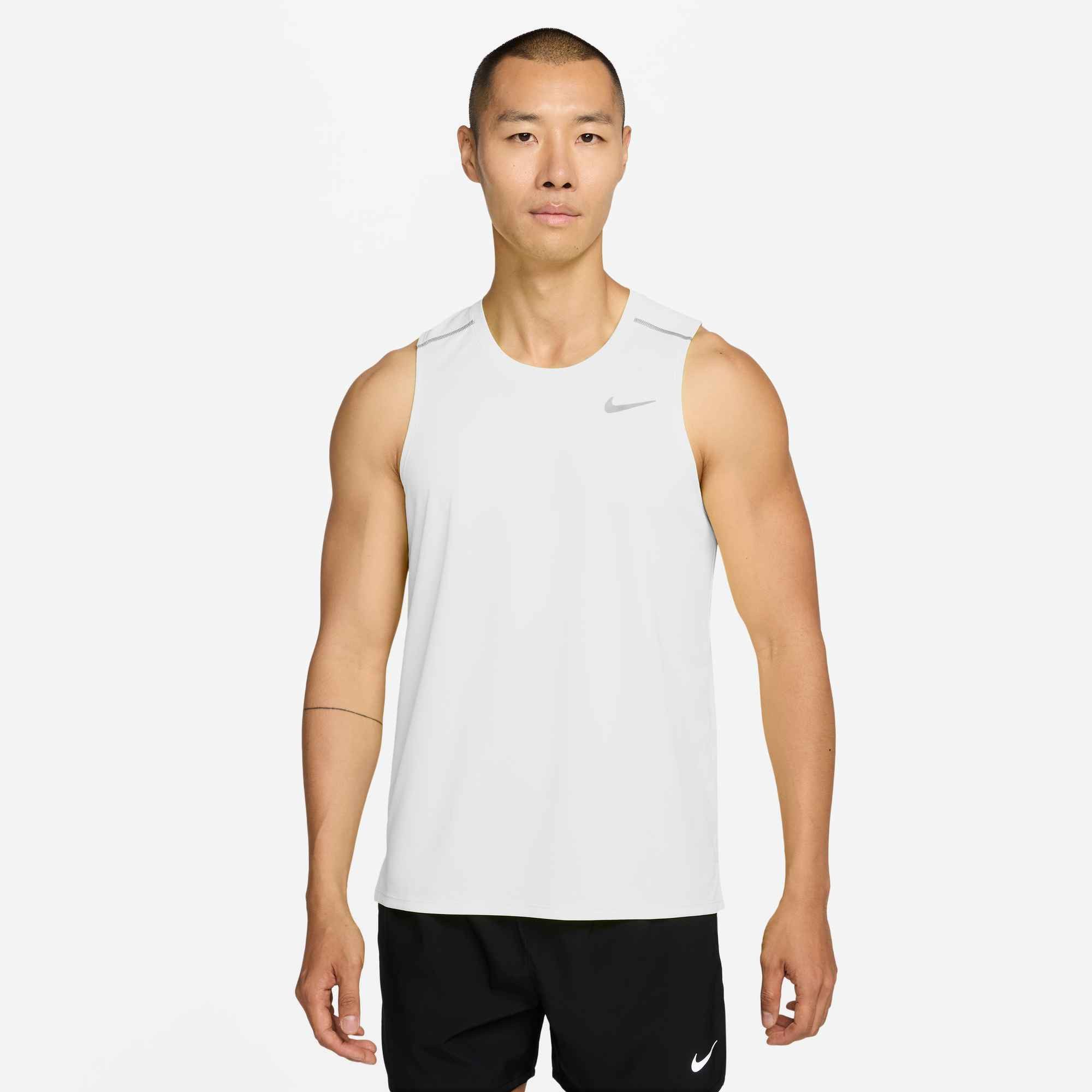 Nike Tanktop M NK DF MILER TANK TOP mit reflektierenden Details, atmungsaktives Material