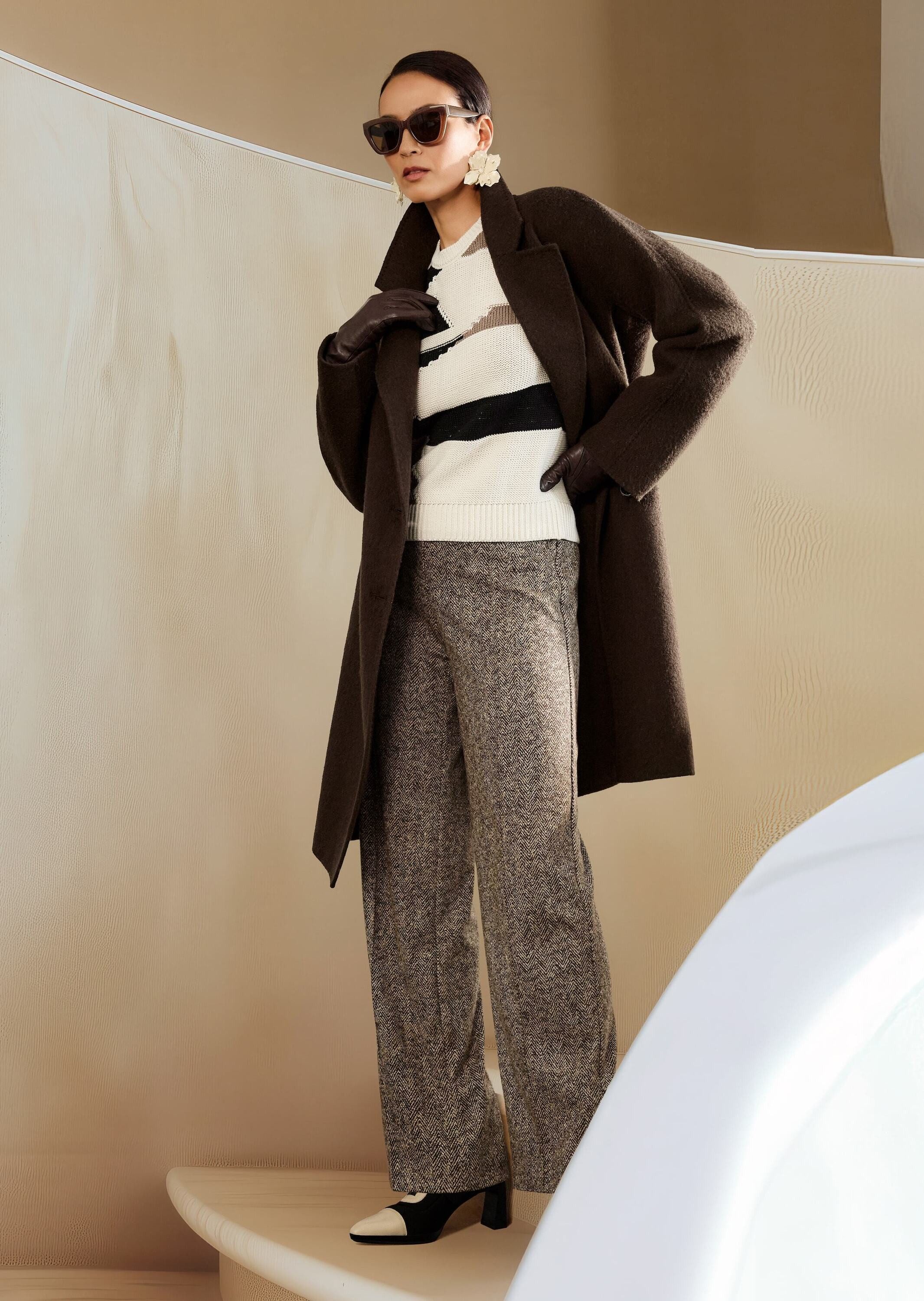 MADELEINE Kurzmantel Eleganter Mantel in Trendfarbe Zweireihig mit Reverskragen, Langarm