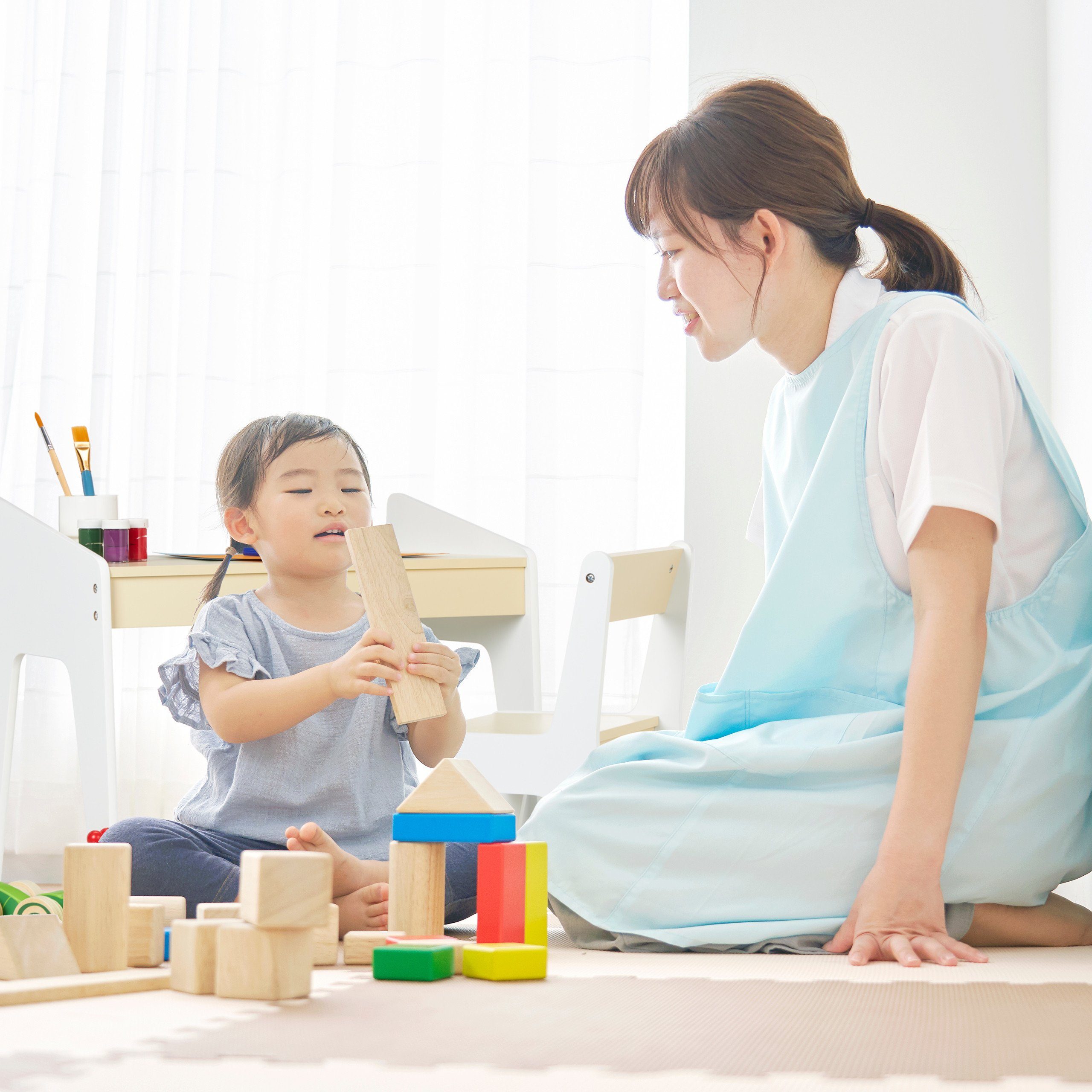 relaxdays Kindersitzgruppe mit Stuhl, (Tisch- und Stuhl-Set, 2-tlg., Set bestehend aus einem Kindertisch und einem Kinderstuhl)