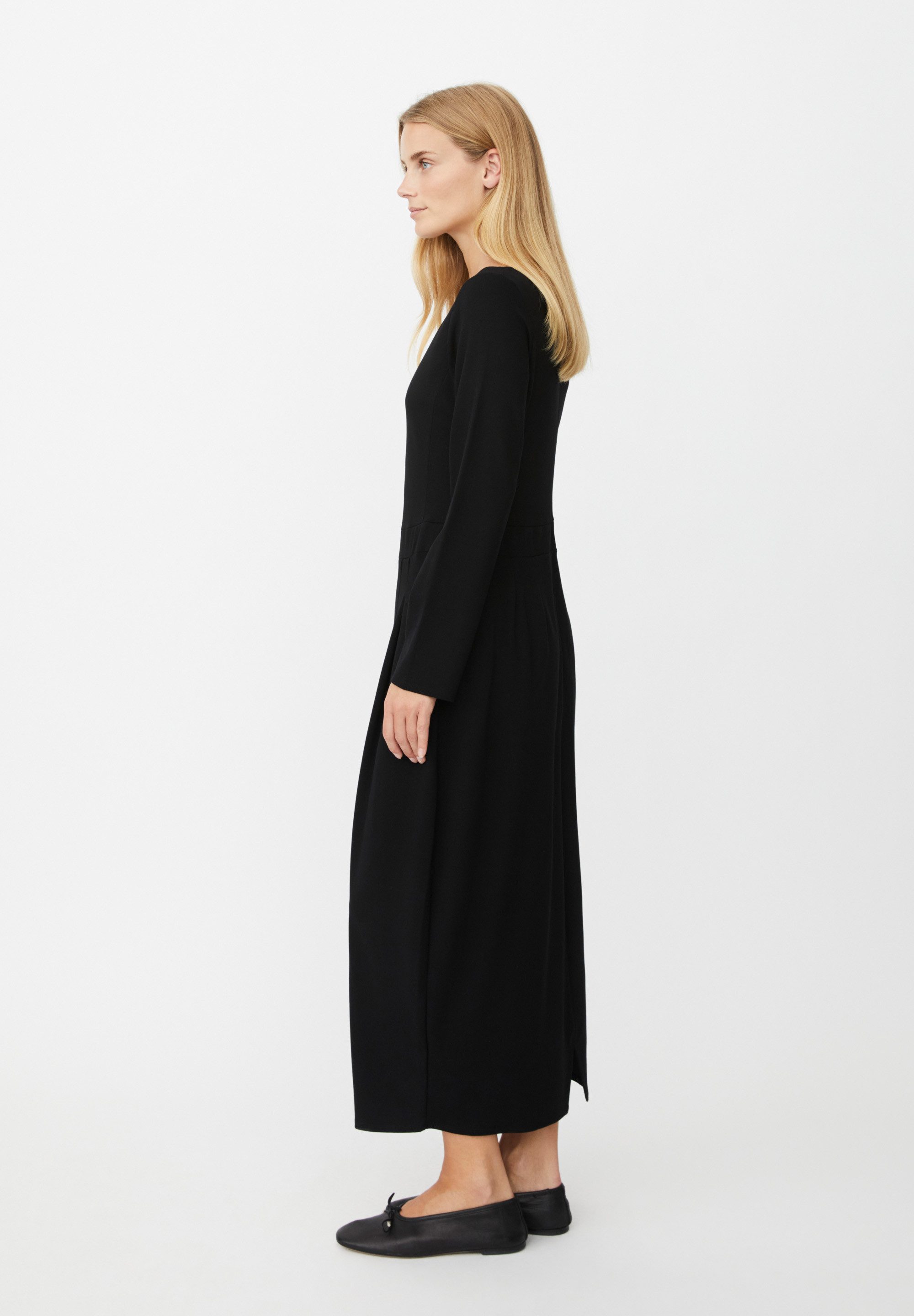 Masai Maxikleid MaNaelise Sanfte Haptik, ruhige Linien, müheloser Chic