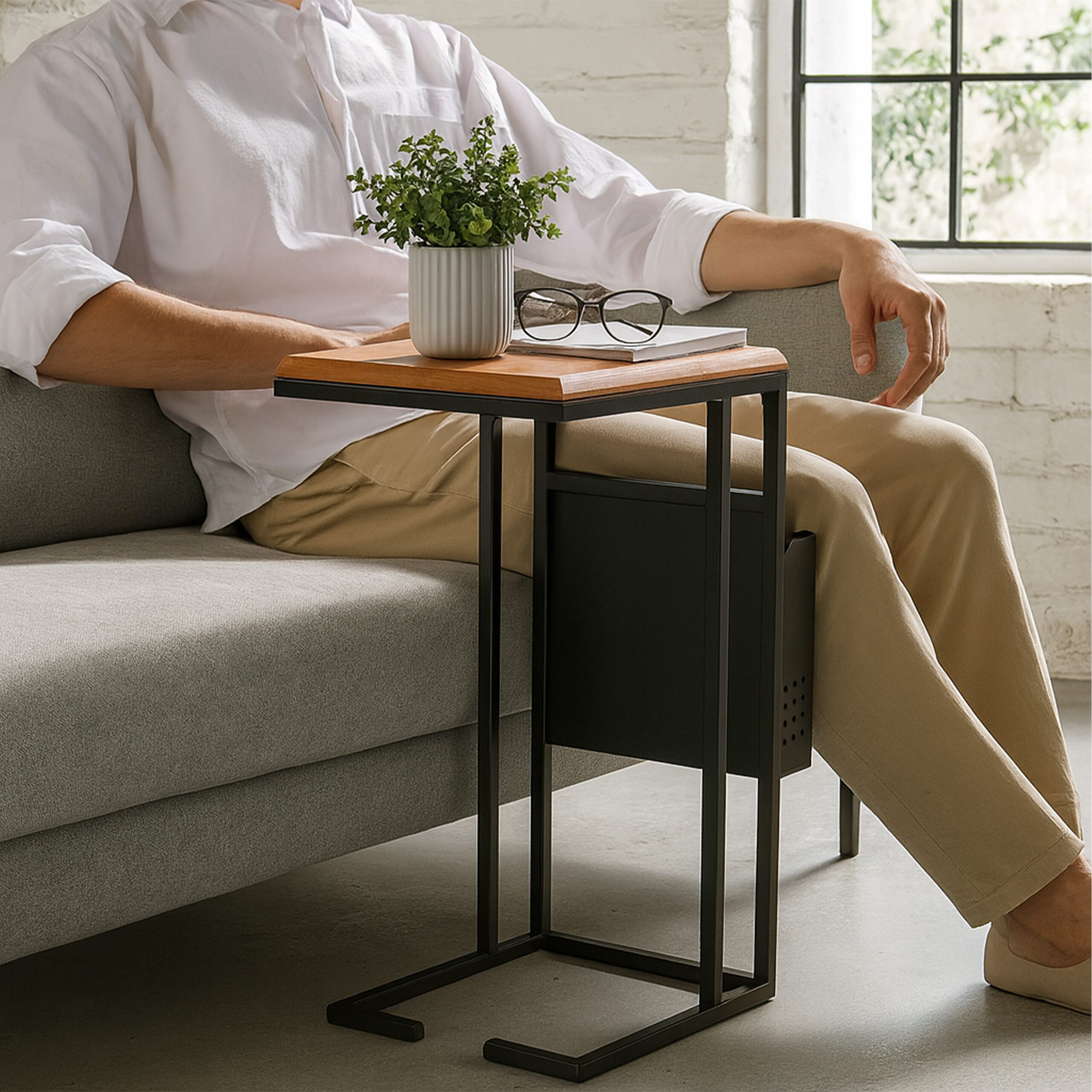 relaxdays Beistelltisch mit Zeitungsablage C Form