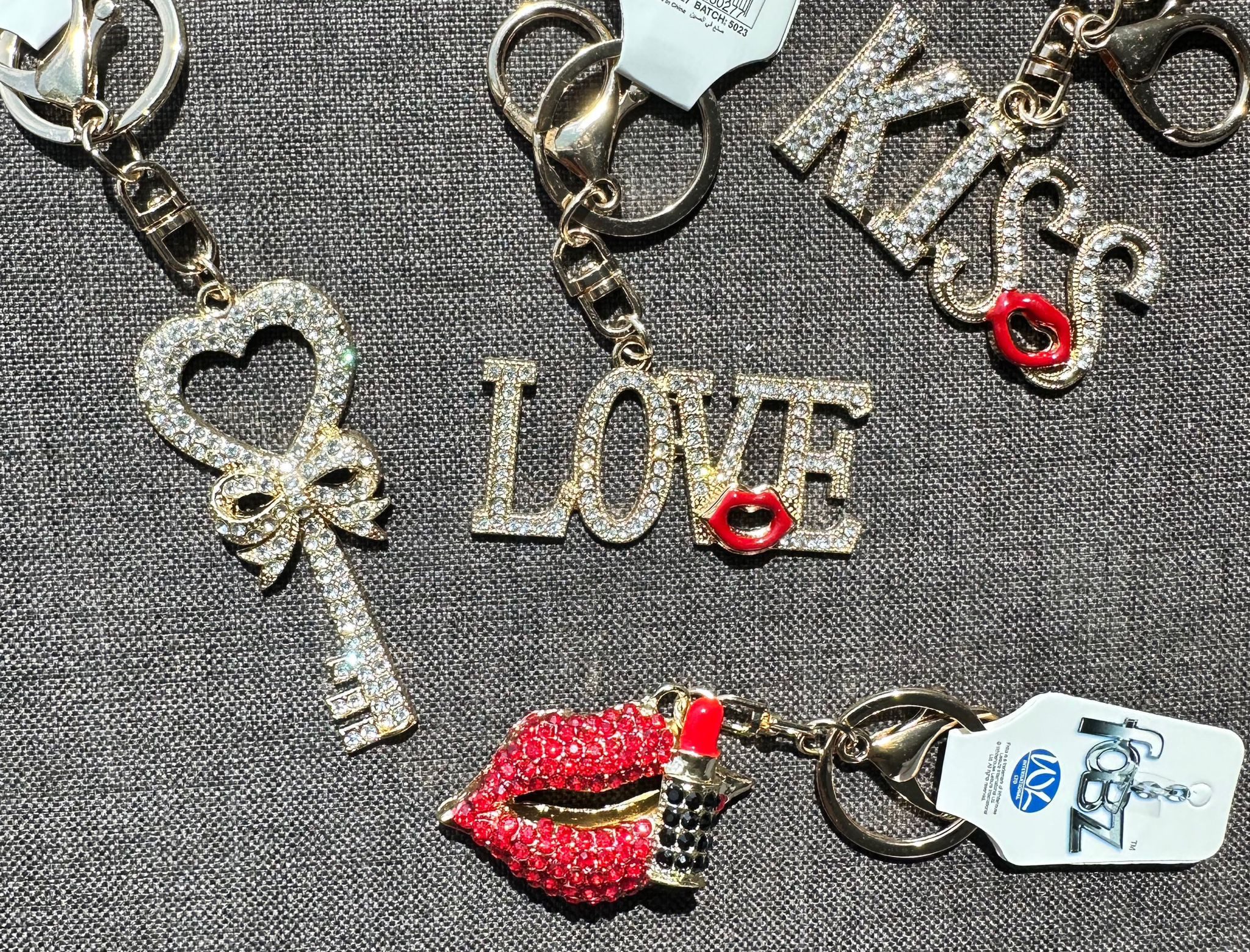 Whitehouse Leisure International Ltd Schlüsselanhänger Schlüsselanhänger Kinder Mini Anhänger keychain Gltzer Love, Schlüsselanhänger aus Metall mit Steinen und Glitzer Geschenk 6 cm