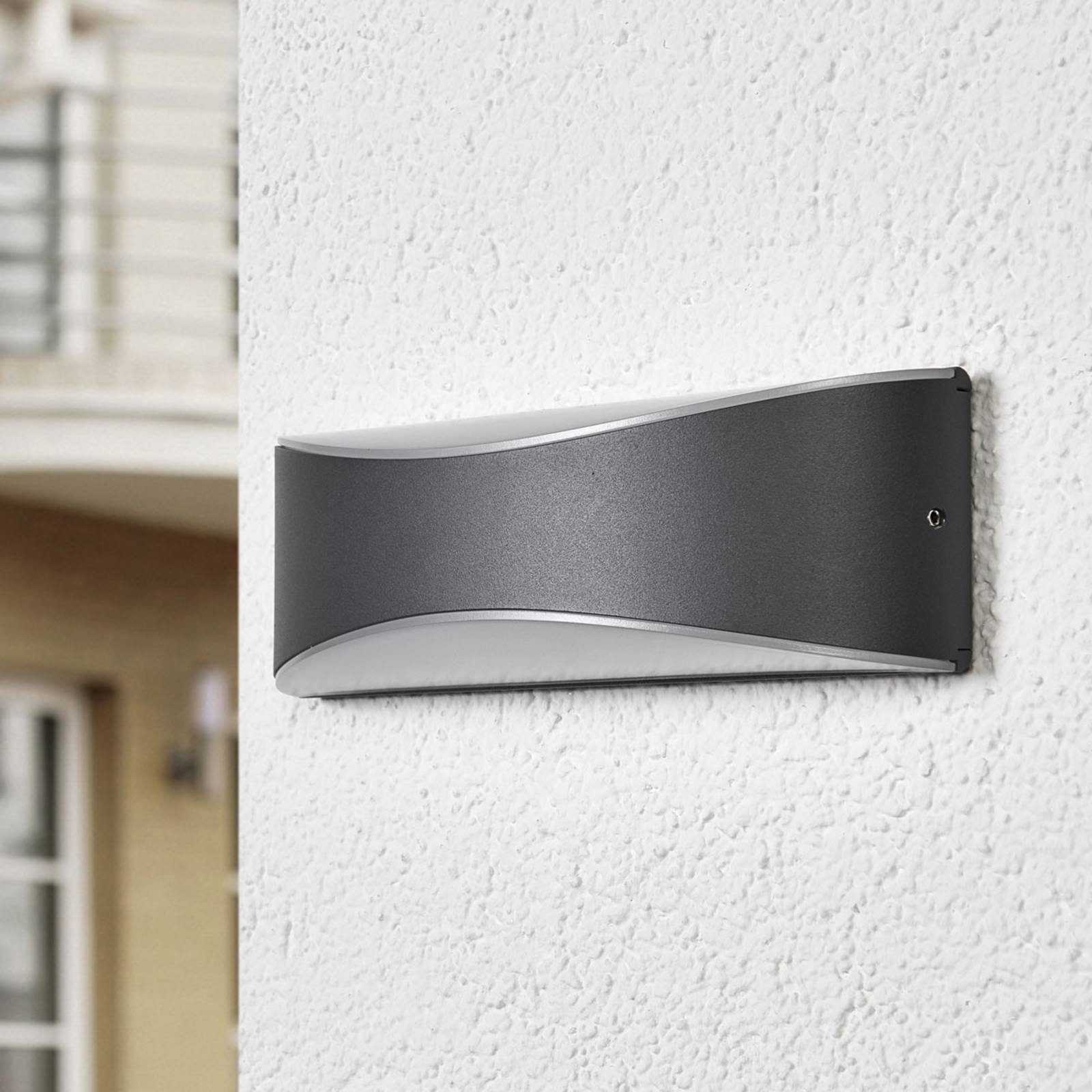 Lucande Außen-Wandleuchte Akira, LED - 9 W gesamt, warmweiß
