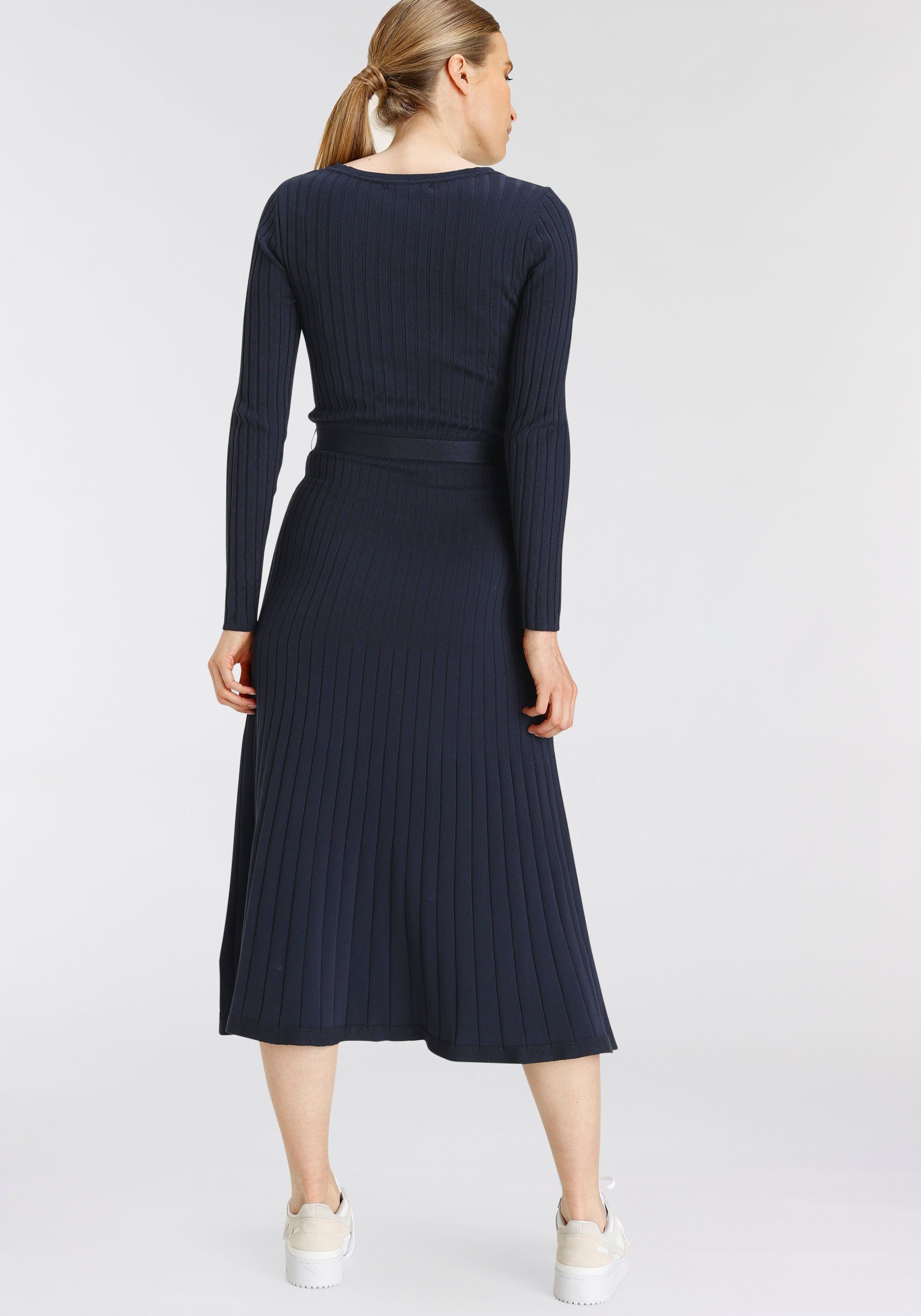 DELMAO Strickkleid mit passendem Gürtel günstig online kaufen
