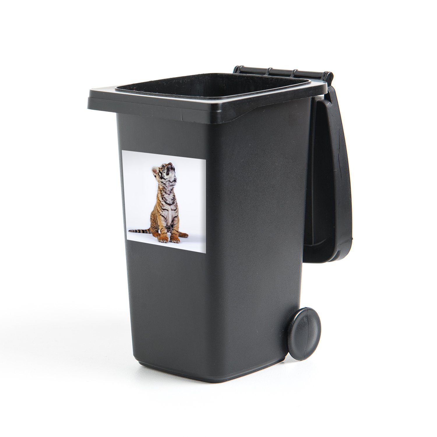 MuchoWow Wandsticker Tiger - Jungtier - Weiß (1 St), Mülleimer-aufkleber, Mülltonne, Sticker, Container, Abfalbehälter